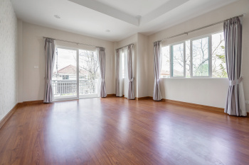 ******บ้านเดี่ยวมือสองนนทบุรี เนื้อที่ 84.1 ตร.ว. ม.เดอะเซ็นโทร รัตนาธิเบศร์ บ้านสวย หลังมุม! ถนนเมน จากแบรนด์ AP ใกล้ส่วนกลาง พื้นที่ใช้สอยกว่า 163 ตร.ม. 2 ที่จอดรถ ไม่เคยเข้าอยู่* บนทำเลสุดสะดวก เชื่อมต่อถ.ราชพฤกษ์ , กาญจนาภิเษก เพียง 4 นาทีถึงรถไฟฟ้าสถานี "บางพลู"