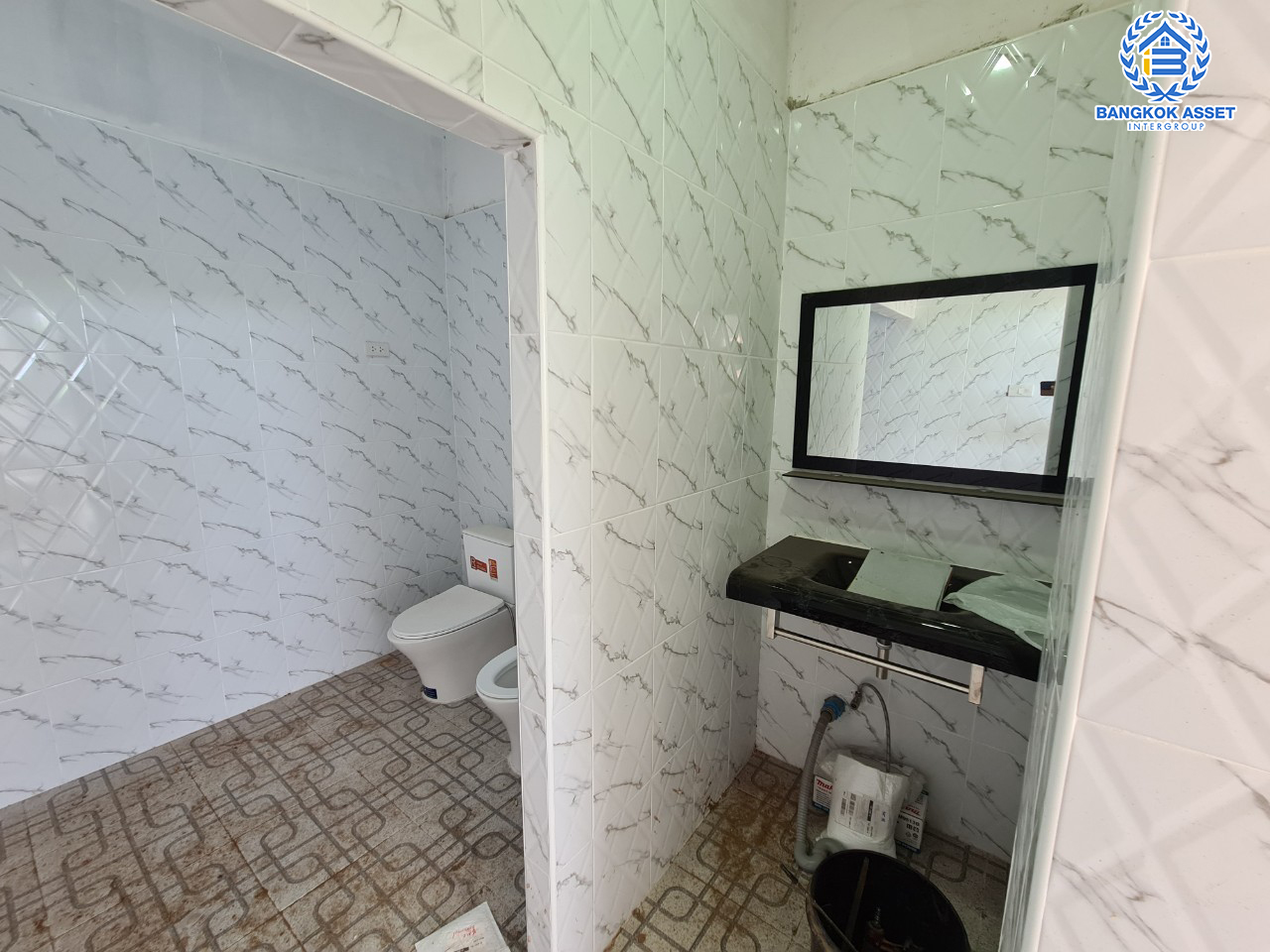 *****ที่ดินพร้อมสิ่งปลูกสร้าง (ศูนย์ดูแลคนชรา) ซ.วัดลาดปลาดุก เนื้อที่ขนาดใหญ่พิเศษ! 802.2 ตร.ว. พื้นที่ใช้สอยกว่า 1,000 ตร.ม. ฟังก์ชัน 4 ห้องนอน 5 ห้องน้ำ 2 ห้องนั่งเล่น พื้นที่กว้างสามารถจอดรถได้เยอะกว่า 10 คัน บนทำเลเดินทางสะดวก เชื่อมต่อ ถ.กาญจนาภิเษก ใกล้รถไฟฟ้าสายสีม่วง "สถานีคลองบางไผ่"