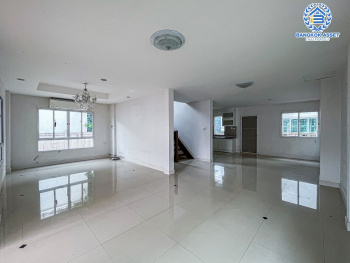 *****บ้านเดี่ยวมือสองย่านนนทบุรี ม.ชวนชื่นโมดัส รัตนาธิเบศร์-ท่าอิฐ หลังมุม เนื้อที่ 57.8 ตร.ว. มาพร้อมฟังก์ชัน 3 ห้องนอน 2 ห้องน้ำ 2 ที่จอดรถ บนทำเลศักยภาพ เชื่อมต่อถนนรัตนาธิเบศร์ และถนนราชพฤกษ์ ใกล้เซ็นทรัลเวสเกต, เซ็นทรัลรัตนาธิเบศร์ และรถไฟฟ้า "สถานีบางรักน้อยท่าอิฐ" เพียง 10 นาที