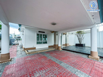 *****บ้านเดี่ยวมือสองย่านนนทบุรี ม.ชวนชื่นโมดัส รัตนาธิเบศร์-ท่าอิฐ หลังมุม เนื้อที่ 57.8 ตร.ว. มาพร้อมฟังก์ชัน 3 ห้องนอน 2 ห้องน้ำ 2 ที่จอดรถ บนทำเลศักยภาพ เชื่อมต่อถนนรัตนาธิเบศร์ และถนนราชพฤกษ์ ใกล้เซ็นทรัลเวสเกต, เซ็นทรัลรัตนาธิเบศร์ และรถไฟฟ้า "สถานีบางรักน้อยท่าอิฐ" เพียง 10 นาที