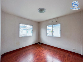 *****บ้านเดี่ยวมือสองย่านนนทบุรี ม.ชวนชื่นโมดัส รัตนาธิเบศร์-ท่าอิฐ หลังมุม เนื้อที่ 57.8 ตร.ว. มาพร้อมฟังก์ชัน 3 ห้องนอน 2 ห้องน้ำ 2 ที่จอดรถ บนทำเลศักยภาพ เชื่อมต่อถนนรัตนาธิเบศร์ และถนนราชพฤกษ์ ใกล้เซ็นทรัลเวสเกต, เซ็นทรัลรัตนาธิเบศร์ และรถไฟฟ้า "สถานีบางรักน้อยท่าอิฐ" เพียง 10 นาที