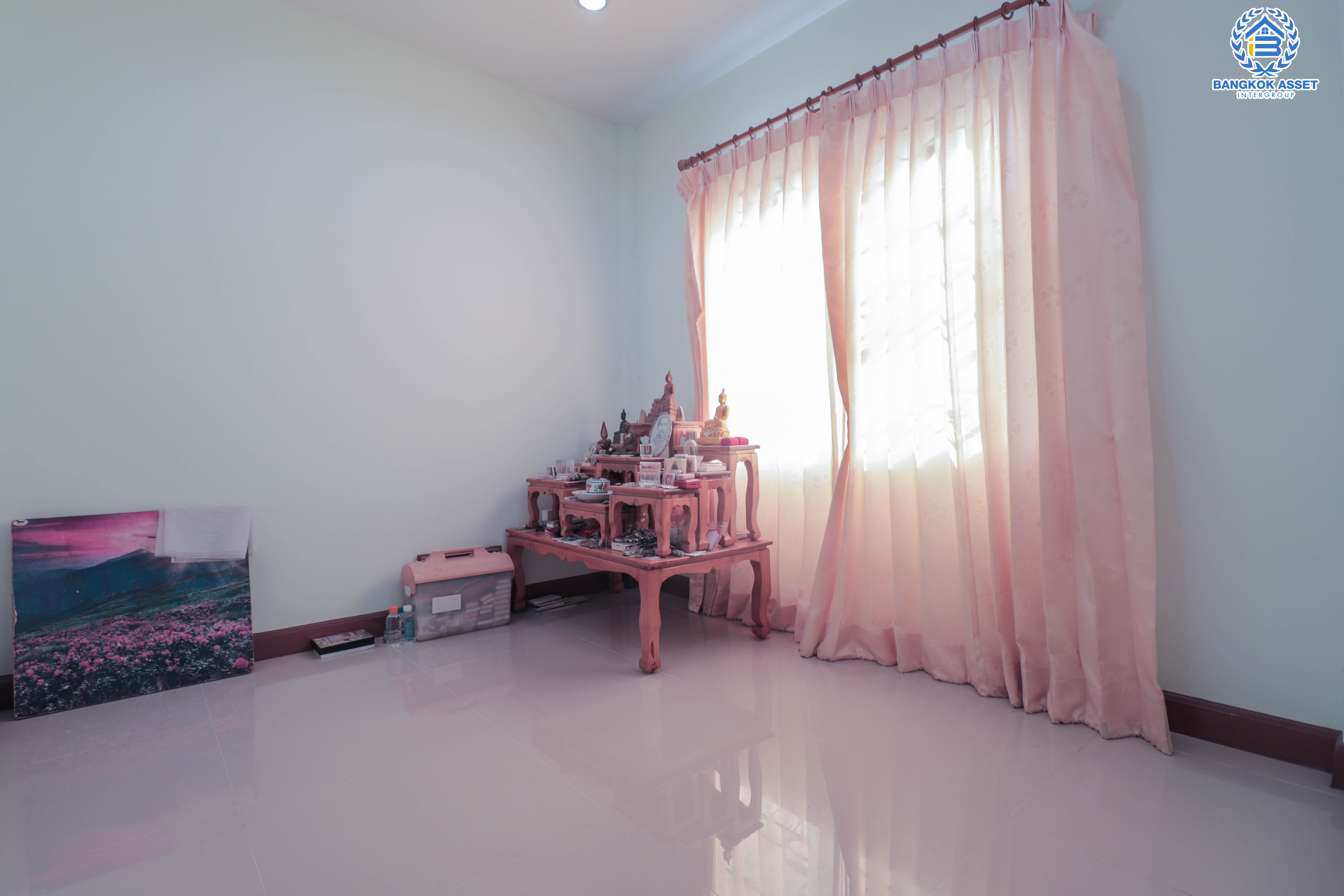 ****ทาวน์เฮ้าส์มือสองย่านนนทบุรี ม. บัวทองธานี 17 กาญจนาภิเษก บนเนื้อที่ 18 ตร.ว. ฟังก์ชัน 3 ห้องนอน 2 ห้องน้ำ 1 ที่จอดรถ บ้านพร้อมอยู่ บนทำเลเดินทางสะดวก เดินทางเข้าเมืองสะดวก เชื่อมต่อหลายเส้นทาง ใกล้รถไฟฟ้า "สถานีคลองบางไผ่" และเซ็นทรัลเวสต์เกต