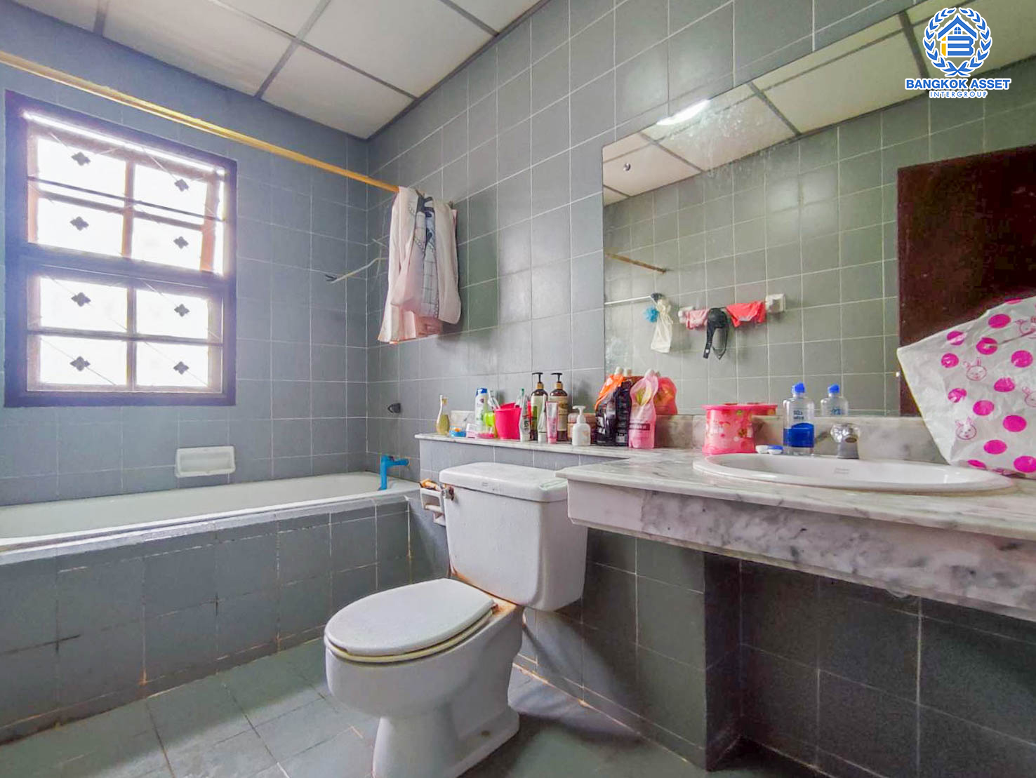 *****ทาวน์เฮ้าส์มือสองย่านนนทบุรี ม.ปาริชาติ ถนน 345 หลังมุม! แบรนด์คุณภาพ L&H บนเนื้อที่กว้างขวางถึง 37 ตร.ว. ฟังก์ชัน 3 ห้องนอน 2 ห้องน้ำ 1 ที่จอดรถ บนทำเลดี เชื่อมต่อถ.สะพานนนทบุรี-บางบัวทอง, ถ.ติวานนท์ ราคาดีมาก รีบจองเลย!