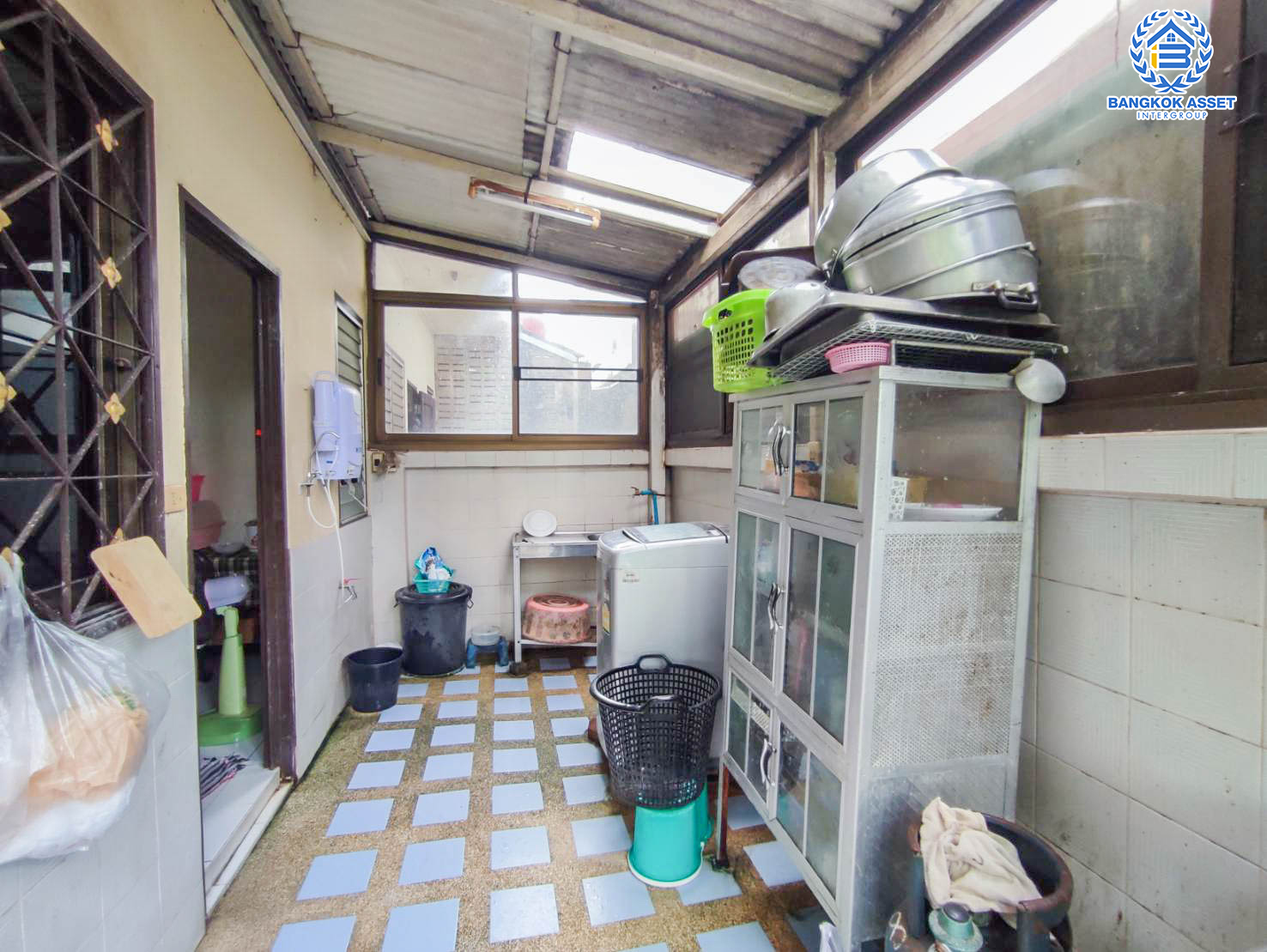 *****ทาวน์เฮ้าส์มือสองย่านนนทบุรี ม.ปาริชาติ ถนน 345 หลังมุม! แบรนด์คุณภาพ L&H บนเนื้อที่กว้างขวางถึง 37 ตร.ว. ฟังก์ชัน 3 ห้องนอน 2 ห้องน้ำ 1 ที่จอดรถ บนทำเลดี เชื่อมต่อถ.สะพานนนทบุรี-บางบัวทอง, ถ.ติวานนท์ ราคาดีมาก รีบจองเลย!