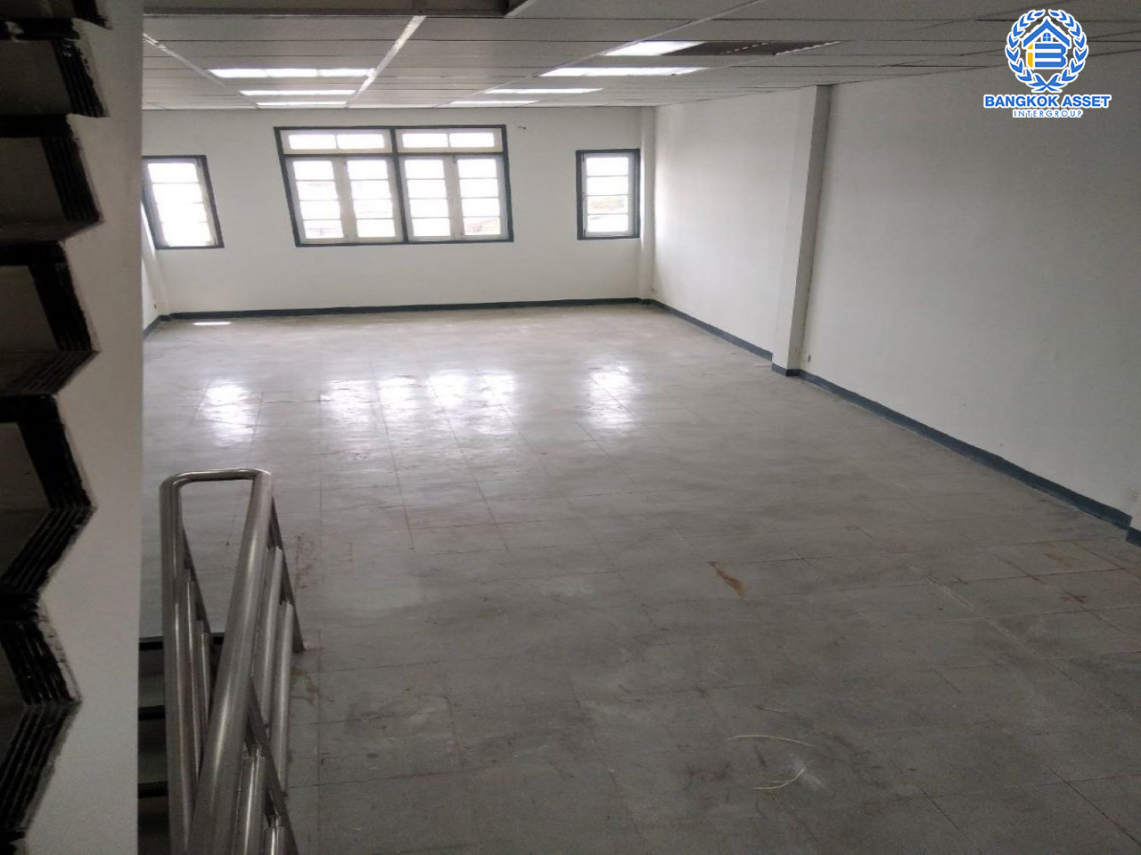 *****อาคารพาณิชย์มือสอง 5 ชั้น ซอย บรมราชชนนี 37 บนเนื้อที่ 16 ตร.ว. ฟังก์ชันจัดเต็ม 5 ห้องนอน 5 ห้องน้ำ อาคารพาณิชย์ทำเลดี จะอยู่อาศัยหรือปรับเปลี่ยนเป็น Home Office ได้ทุกรูปแบบ เชื่อมต่อถนนบรมราชชนนี, ถนนสิรินธร, ถนนจรัญสนิทวงศ์, ถนนชักพระ รีบจองเลย!