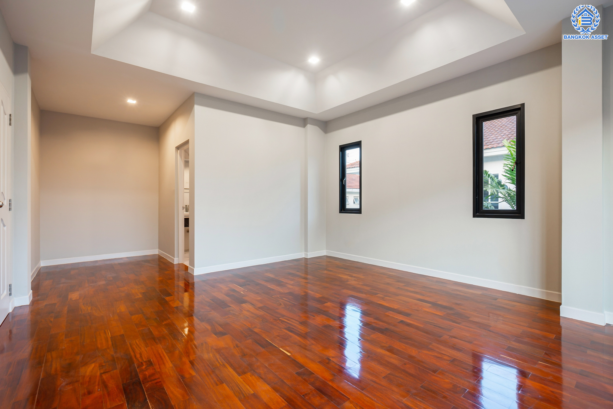 บ้านมือสองตกแต่งใหม่ ม.มัณฑนา วัชรพล-รามอินทรา1 เนื้อที่ 71.5 ตร.ว. ฟังก์ชัน 3 ห้องนอน 3 ห้องน้ำ จอดรถได้ 4 คัน พร้อม Living Room กว้างขวาง บนทำเลใจกลางเมือง! เชื่อมต่อทั้งถนนเกษตร-นวมินทร์, ลาดพร้าว, รัชโยธินฯ ใกล้ทางด่วนรามอินทรา และรถไฟฟ้าสายสีน้ำตาล "สถานีโรงเรียนสตรีวิทยา2