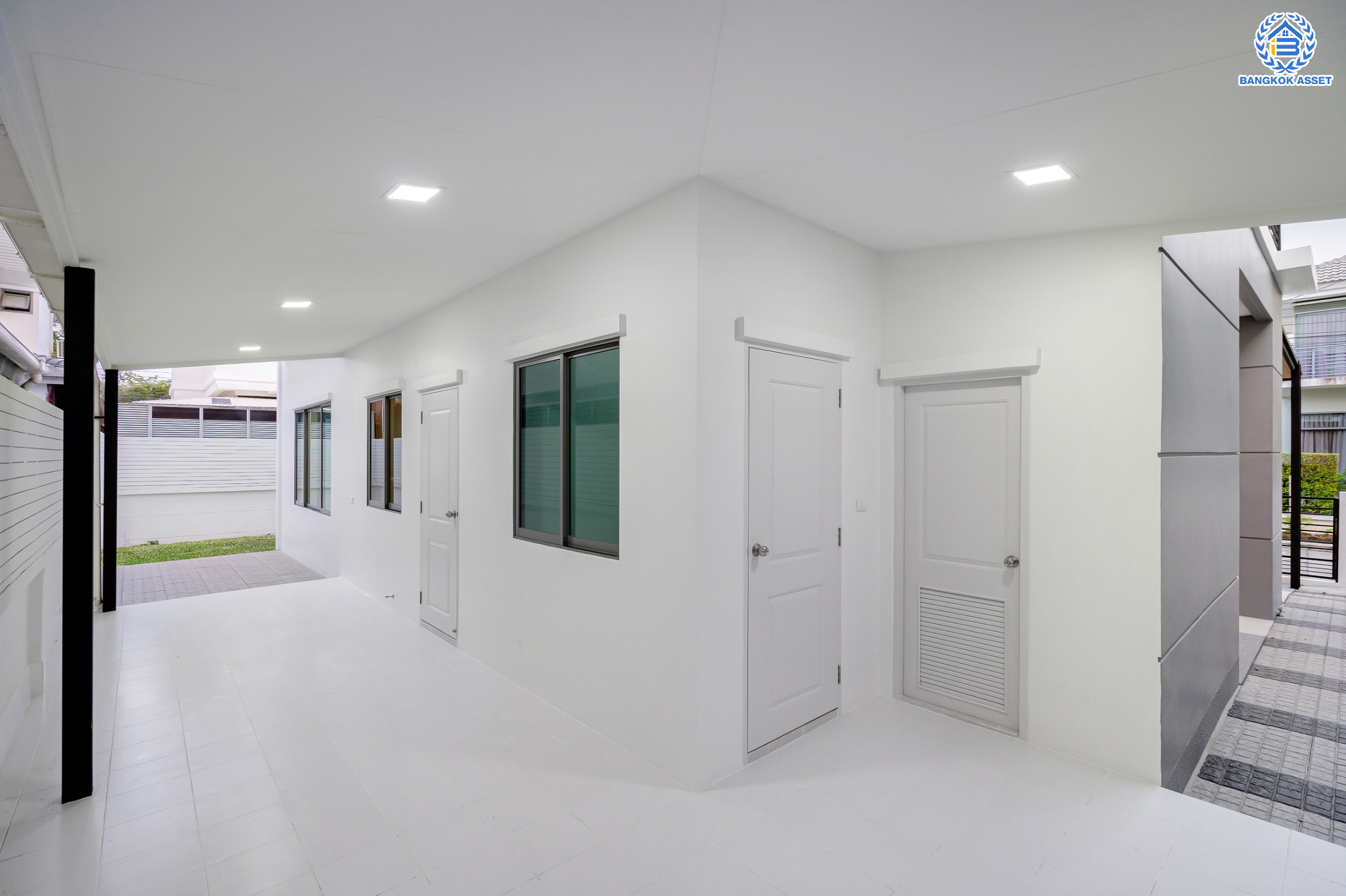 บ้านมือสองตกแต่งใหม่ ม.เพอร์เฟคเพลส แจ้งวัฒนะ บ้านเดี่ยวหลังใหญ่ เนื้อที่ 61.9 ตร.ว. ฟังก์ชัน 3 ห้องนอน 4 ห้องน้ำ 1 ห้องแม่บ้าน จอดรถได้ 2 คัน รองรับทุกการอยู่อาศัย บนทำเลศักยภาพ ใกล้เซ็นทรัลแจ้งวัฒนะ ทางด่วน และรถไฟฟ้าสายสีชมพู "สถานีแยกปากเกร็ด"