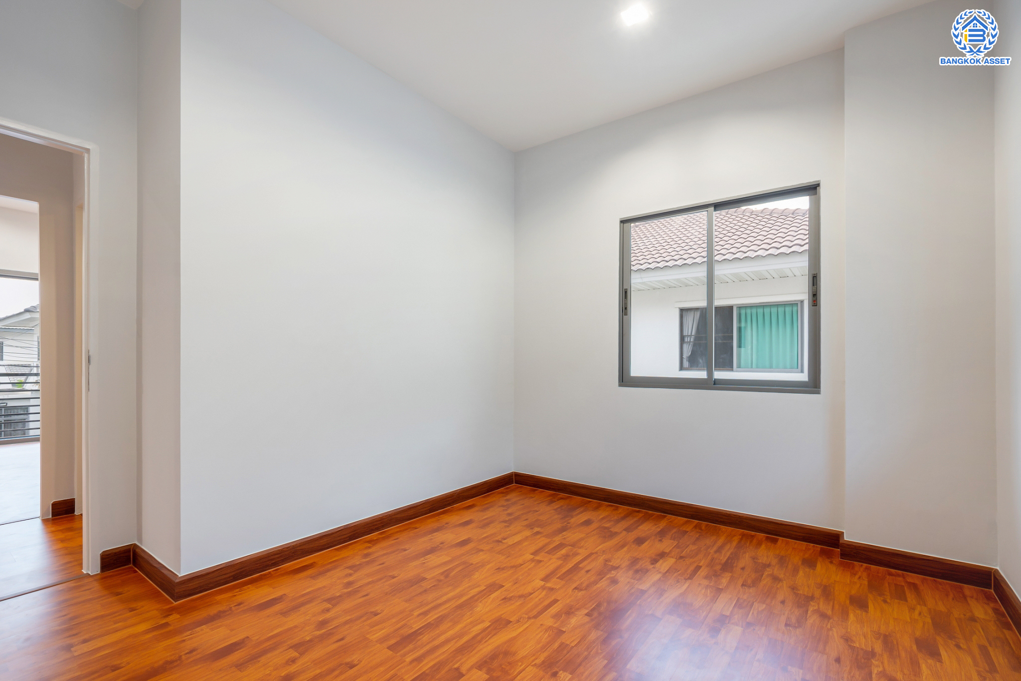 บ้านมือสองตกแต่งใหม่ ม.เพอร์เฟคเพลส แจ้งวัฒนะ บ้านเดี่ยวหลังใหญ่ เนื้อที่ 61.9 ตร.ว. ฟังก์ชัน 3 ห้องนอน 4 ห้องน้ำ 1 ห้องแม่บ้าน จอดรถได้ 2 คัน รองรับทุกการอยู่อาศัย บนทำเลศักยภาพ ใกล้เซ็นทรัลแจ้งวัฒนะ ทางด่วน และรถไฟฟ้าสายสีชมพู "สถานีแยกปากเกร็ด"