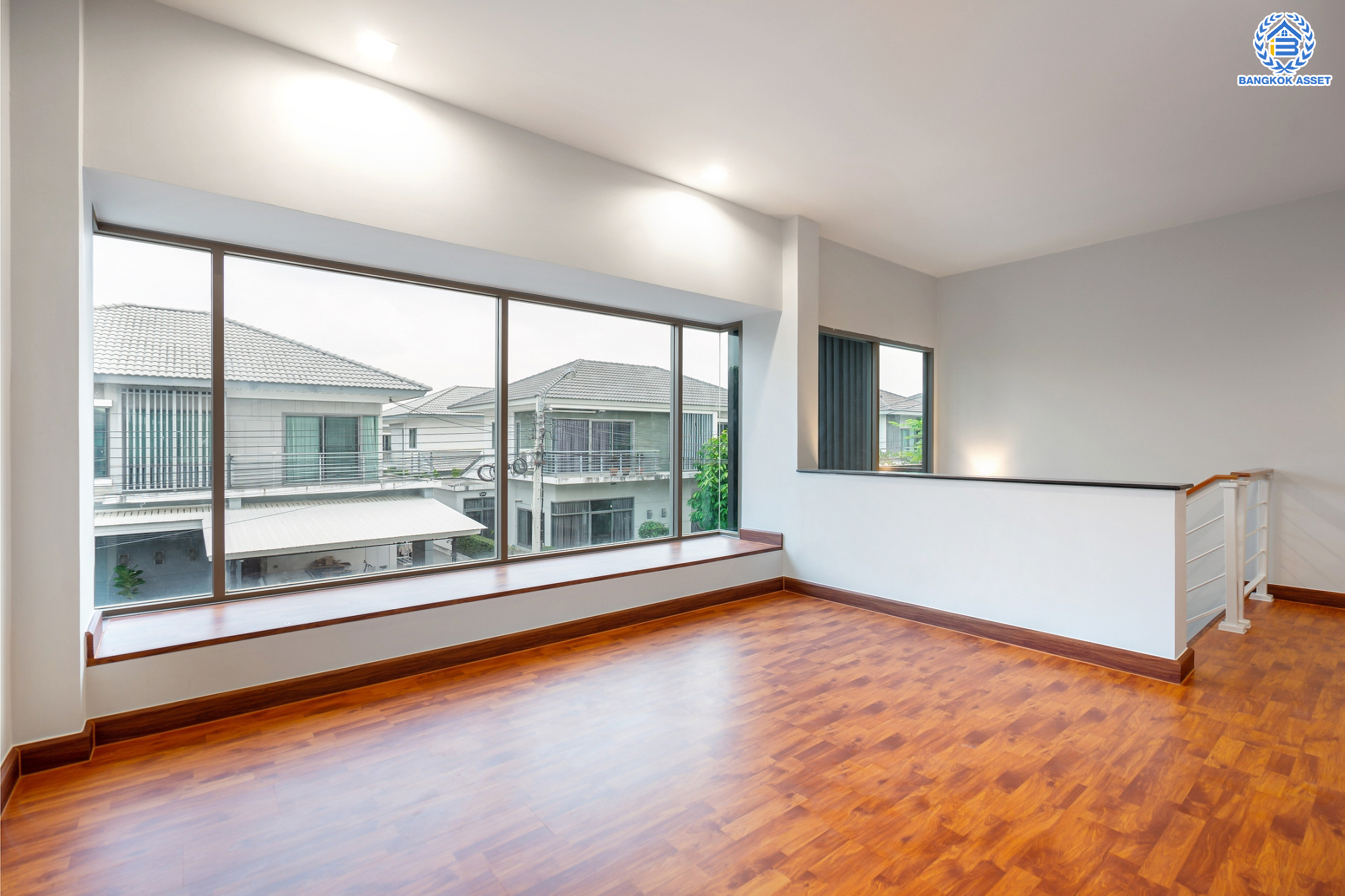 บ้านมือสองตกแต่งใหม่ ม.เพอร์เฟคเพลส แจ้งวัฒนะ บ้านเดี่ยวหลังใหญ่ เนื้อที่ 61.9 ตร.ว. ฟังก์ชัน 3 ห้องนอน 4 ห้องน้ำ 1 ห้องแม่บ้าน จอดรถได้ 2 คัน รองรับทุกการอยู่อาศัย บนทำเลศักยภาพ ใกล้เซ็นทรัลแจ้งวัฒนะ ทางด่วน และรถไฟฟ้าสายสีชมพู "สถานีแยกปากเกร็ด"