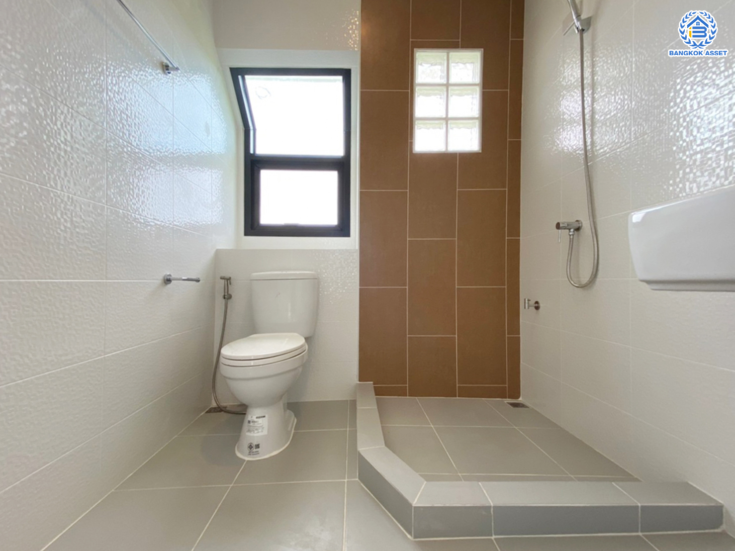 บ้านมือสองตกแต่งใหม่ ม.ชลลดา วัดลาดปลาดุก คุณภาพระดับ L&H บนเนื้อที่ 54.1 ตร.ว. ฟังก์ชัน 3 ห้องนอน 2 ห้องน้ำ 2 ที่จอดรถ บนทำเลศักยภาพ เพียง 15 นาทีถึง เซ็นทรัลเวสท์เกต ใกล้รถไฟฟ้าสายสีม่วง "สถานีคลองบางไผ่"