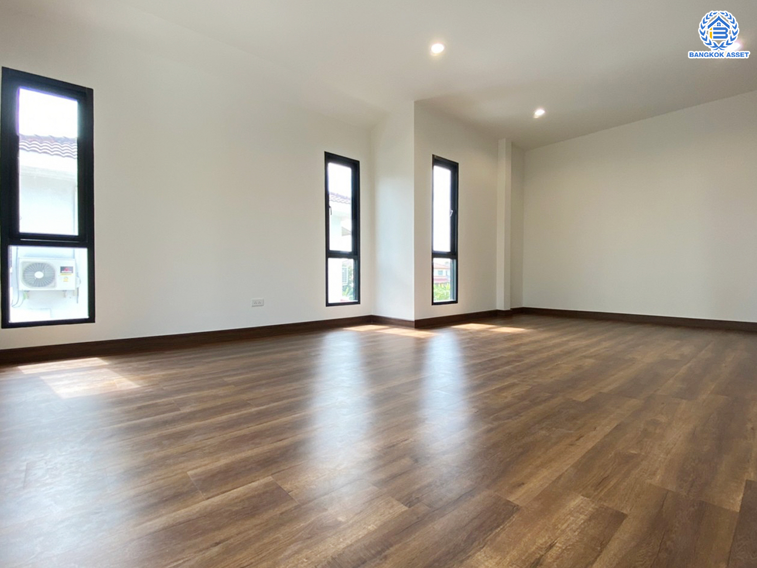 บ้านมือสองตกแต่งใหม่ ม.ชลลดา วัดลาดปลาดุก คุณภาพระดับ L&H บนเนื้อที่ 54.1 ตร.ว. ฟังก์ชัน 3 ห้องนอน 2 ห้องน้ำ 2 ที่จอดรถ บนทำเลศักยภาพ เพียง 15 นาทีถึง เซ็นทรัลเวสท์เกต ใกล้รถไฟฟ้าสายสีม่วง "สถานีคลองบางไผ่"