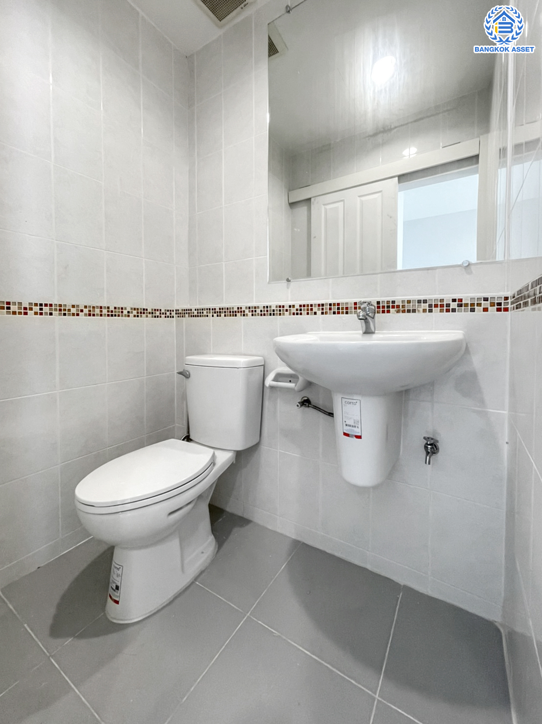 บ้านมือสองตกแต่งใหม่ ทำเลใจกลางเมือง ม.บ้านกลางเมือง ลาดพร้าว87 ทาวน์โฮม 3 ชั้น เนื้อที่ 20.5 ตร.ว. ฟังก์ชัน 3 ห้องนอน 3 ห้องน้ำ จอดรถได้ 2 คัน เชื่อมต่อทั้งถนนเกษตร-นวมินทร์, ลาดพร้าว, รัชโยธินฯ ใกล้ทางด่วนรามอินทรา และรถไฟฟ้าสายสีเหลือง "สถานีลาดพร้าว 83"