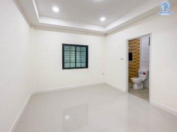 *****ทาวน์เฮ้าส์มือสองย่านนนทบุรี ม.ซอยเรวดี57 ติวานนท์ เนื้อที่ 19.2 ตร.ว. ฟังก์ชัน 2 ห้องนอน 2 ห้องน้ำ 1 ที่จอดรถ สภาพระดับนางฟ้า บนทำเลศักยภาพ เพียง 5 นาทีก็ถึงรถไฟฟ้าสายสีม่วง "สถานีบางกระสอ" ใกล้ทางด่วน "งามวงศ์วาน" จองเลย!