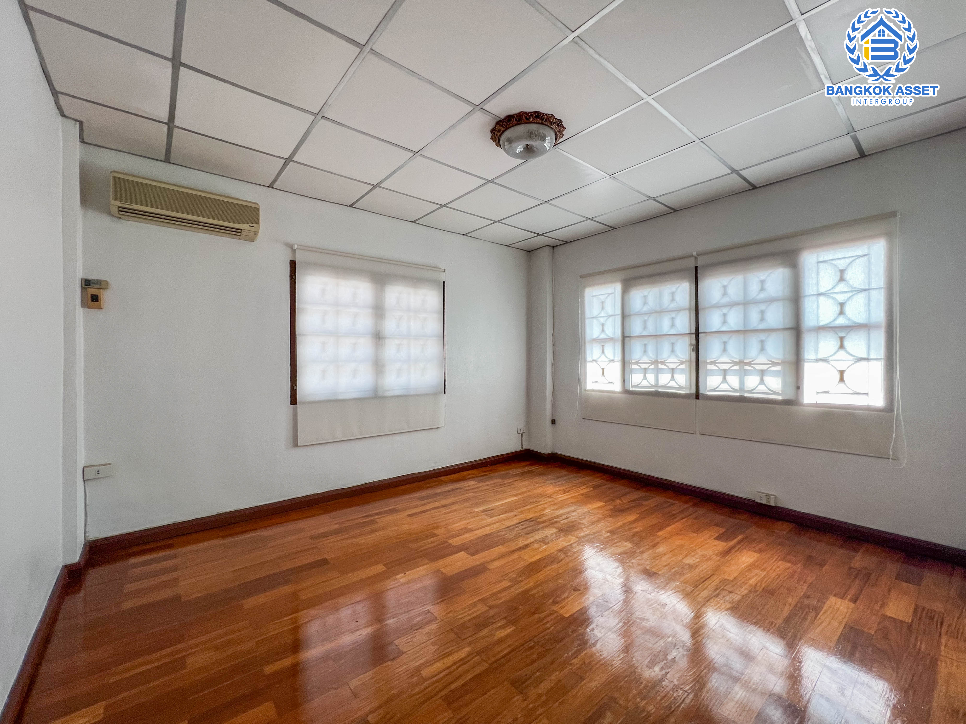 *****บ้านเดี่ยวมือสองย่านนนทบุรี ม.มณียา ท่าอิฐ แบรนด์ Property Perfect หลังใหญ่ เนื้อที่ 68.6 ตร.ว. ฟังก์ชันครบ! 3 ห้องนอน 2 ห้องน้ำ 3 ที่จอดรถ บนทำเลที่ดีที่สุด! เชื่อมต่อถ.รัตนาธิเบศร์ และถ.ราชพฤกษ์ ใจกลาง 2 เซ็นทรัลฯ ใกล้ MRT "สถานีบางรักน้อยท่าอิฐ" และจุดขึ้นทางด่วน "งามวงศ์วาน"