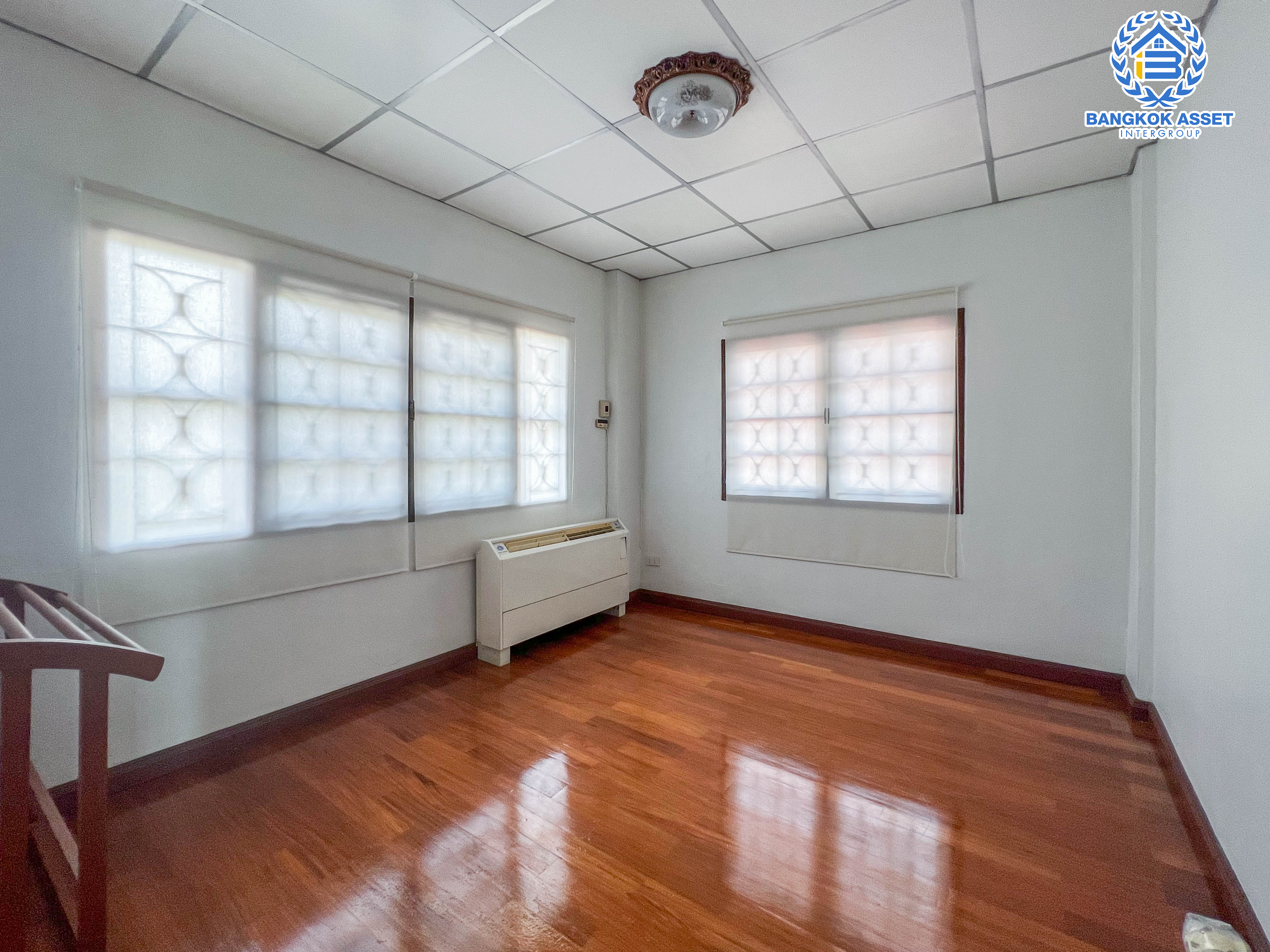 *****บ้านเดี่ยวมือสองย่านนนทบุรี ม.มณียา ท่าอิฐ แบรนด์ Property Perfect หลังใหญ่ เนื้อที่ 68.6 ตร.ว. ฟังก์ชันครบ! 3 ห้องนอน 2 ห้องน้ำ 3 ที่จอดรถ บนทำเลที่ดีที่สุด! เชื่อมต่อถ.รัตนาธิเบศร์ และถ.ราชพฤกษ์ ใจกลาง 2 เซ็นทรัลฯ ใกล้ MRT "สถานีบางรักน้อยท่าอิฐ" และจุดขึ้นทางด่วน "งามวงศ์วาน"