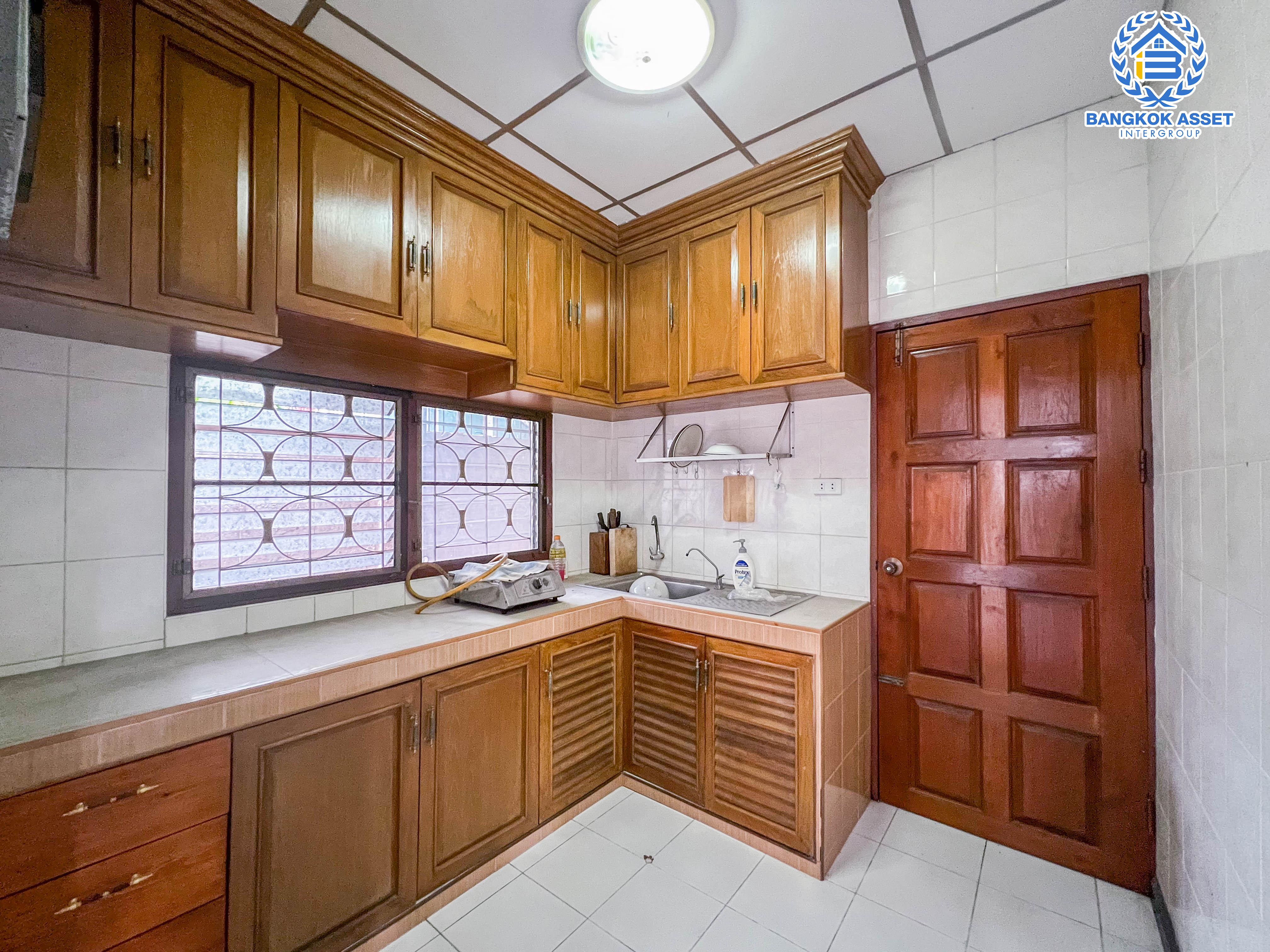 *****บ้านเดี่ยวมือสองย่านนนทบุรี ม.มณียา ท่าอิฐ แบรนด์ Property Perfect หลังใหญ่ เนื้อที่ 68.6 ตร.ว. ฟังก์ชันครบ! 3 ห้องนอน 2 ห้องน้ำ 3 ที่จอดรถ บนทำเลที่ดีที่สุด! เชื่อมต่อถ.รัตนาธิเบศร์ และถ.ราชพฤกษ์ ใจกลาง 2 เซ็นทรัลฯ ใกล้ MRT "สถานีบางรักน้อยท่าอิฐ" และจุดขึ้นทางด่วน "งามวงศ์วาน"