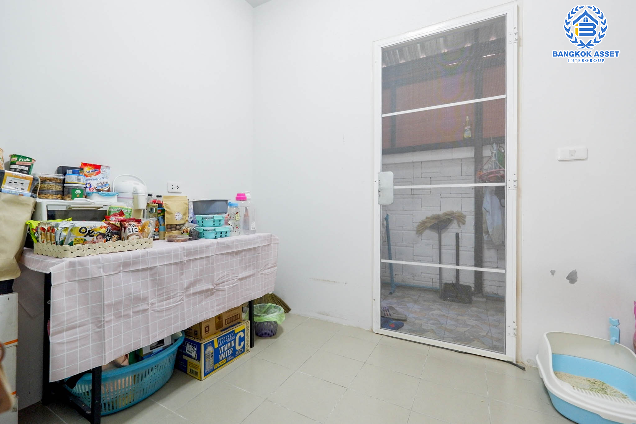 *****บ้านแฝดมือสองย่านกรุงเทพฯ ม.อิคอนเนเจอร์ รามอินทรา109 เนื้อที่กว้างขวาง 41.20 ตร.ว.  บ้านแฝดไซส์ใหญ่หลังเดียวในโครงการ ฟังก์ชัน 3 ห้องนอน 3 ห้องน้ำ ที่จอดรถ 2 คัน ทำเลดี  ใกล้รถไฟฟ้าสายสีชมพู "สถานีบางชัน" จุดขึ้นทางด่วน "รามอินทรา-อาจณรงค์"