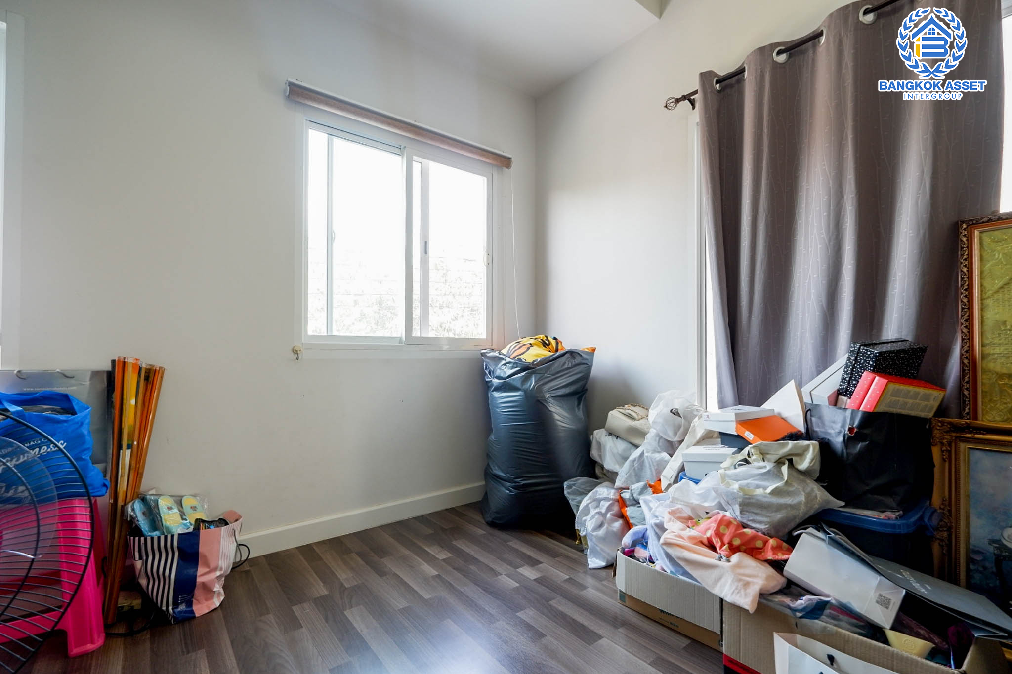 *****บ้านแฝดมือสองย่านกรุงเทพฯ ม.อิคอนเนเจอร์ รามอินทรา109 เนื้อที่กว้างขวาง 41.20 ตร.ว.  บ้านแฝดไซส์ใหญ่หลังเดียวในโครงการ ฟังก์ชัน 3 ห้องนอน 3 ห้องน้ำ ที่จอดรถ 2 คัน ทำเลดี  ใกล้รถไฟฟ้าสายสีชมพู "สถานีบางชัน" จุดขึ้นทางด่วน "รามอินทรา-อาจณรงค์"