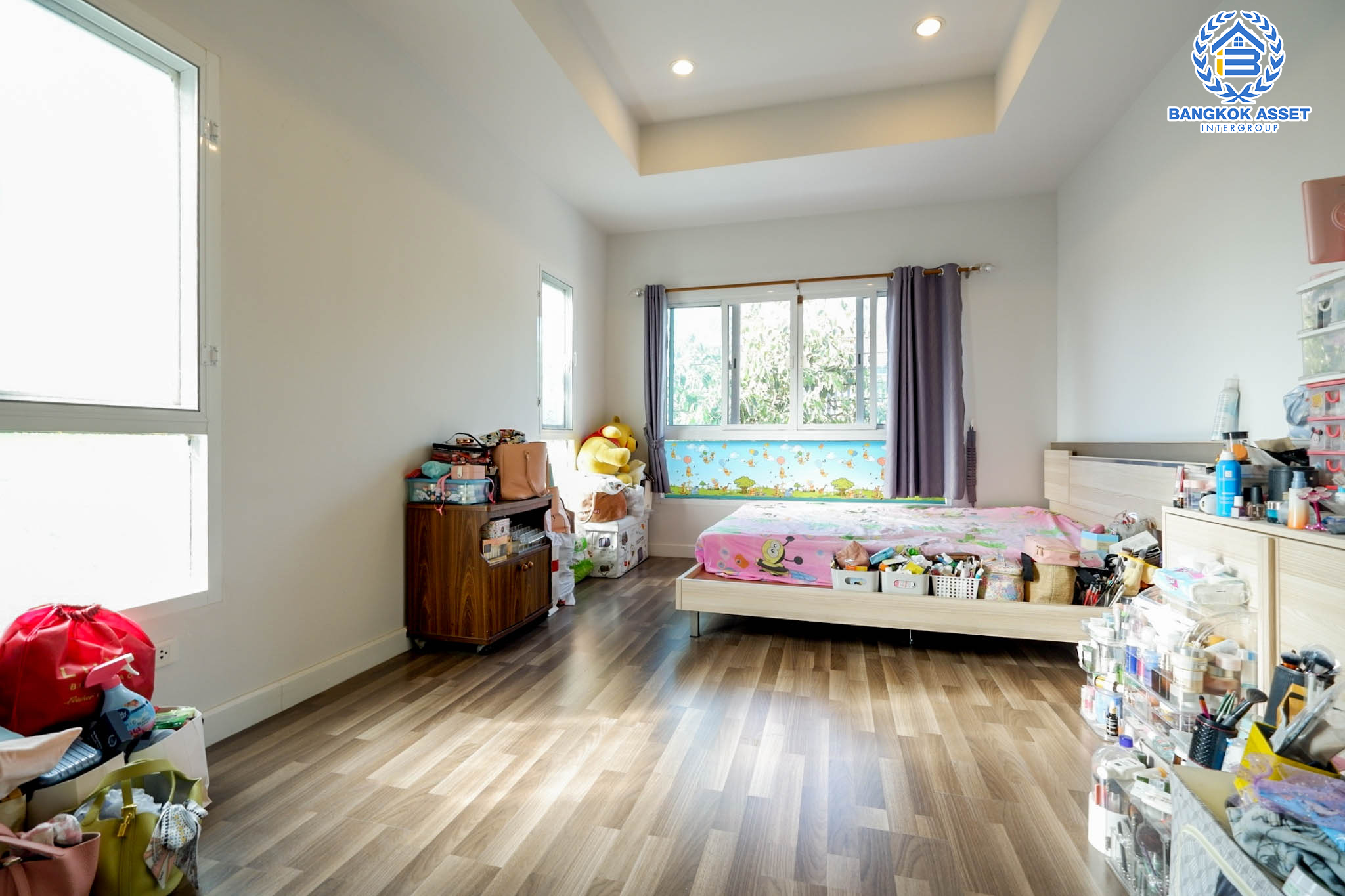 *****บ้านแฝดมือสองย่านกรุงเทพฯ ม.อิคอนเนเจอร์ รามอินทรา109 เนื้อที่กว้างขวาง 41.20 ตร.ว.  บ้านแฝดไซส์ใหญ่หลังเดียวในโครงการ ฟังก์ชัน 3 ห้องนอน 3 ห้องน้ำ ที่จอดรถ 2 คัน ทำเลดี  ใกล้รถไฟฟ้าสายสีชมพู "สถานีบางชัน" จุดขึ้นทางด่วน "รามอินทรา-อาจณรงค์"