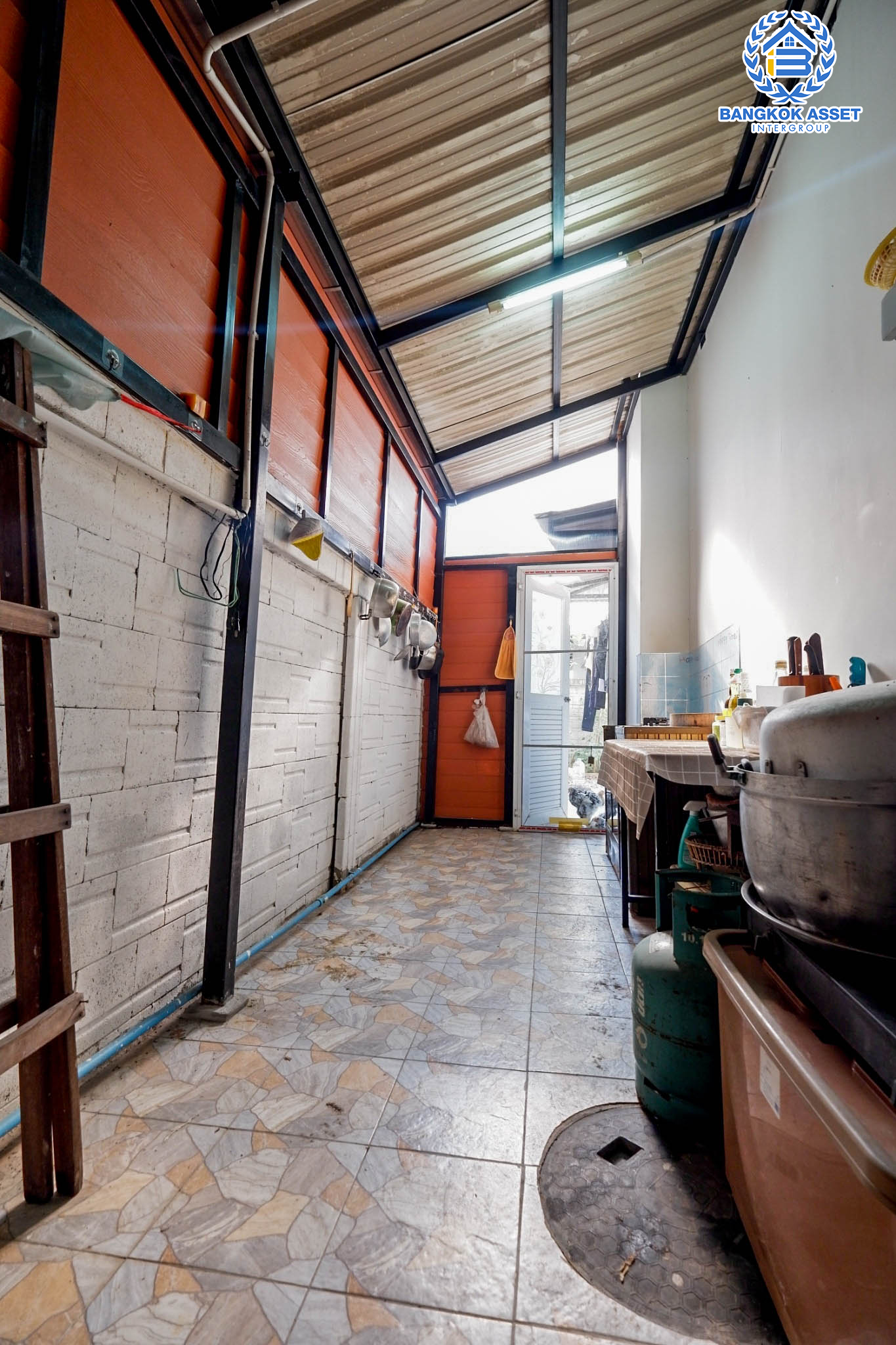 *****บ้านแฝดมือสองย่านกรุงเทพฯ ม.อิคอนเนเจอร์ รามอินทรา109 เนื้อที่กว้างขวาง 41.20 ตร.ว.  บ้านแฝดไซส์ใหญ่หลังเดียวในโครงการ ฟังก์ชัน 3 ห้องนอน 3 ห้องน้ำ ที่จอดรถ 2 คัน ทำเลดี  ใกล้รถไฟฟ้าสายสีชมพู "สถานีบางชัน" จุดขึ้นทางด่วน "รามอินทรา-อาจณรงค์"