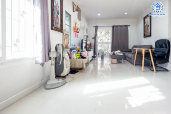 *****บ้านแฝดมือสองย่านกรุงเทพฯ ม.อิคอนเนเจอร์ รามอินทรา109 เนื้อที่กว้างขวาง 41.20 ตร.ว.  บ้านแฝดไซส์ใหญ่หลังเดียวในโครงการ ฟังก์ชัน 3 ห้องนอน 3 ห้องน้ำ ที่จอดรถ 2 คัน ทำเลดี  ใกล้รถไฟฟ้าสายสีชมพู "สถานีบางชัน" จุดขึ้นทางด่วน "รามอินทรา-อาจณรงค์"