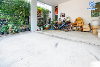 *****บ้านแฝดมือสองย่านกรุงเทพฯ ม.อิคอนเนเจอร์ รามอินทรา109 เนื้อที่กว้างขวาง 41.20 ตร.ว.  บ้านแฝดไซส์ใหญ่หลังเดียวในโครงการ ฟังก์ชัน 3 ห้องนอน 3 ห้องน้ำ ที่จอดรถ 2 คัน ทำเลดี  ใกล้รถไฟฟ้าสายสีชมพู "สถานีบางชัน" จุดขึ้นทางด่วน "รามอินทรา-อาจณรงค์"