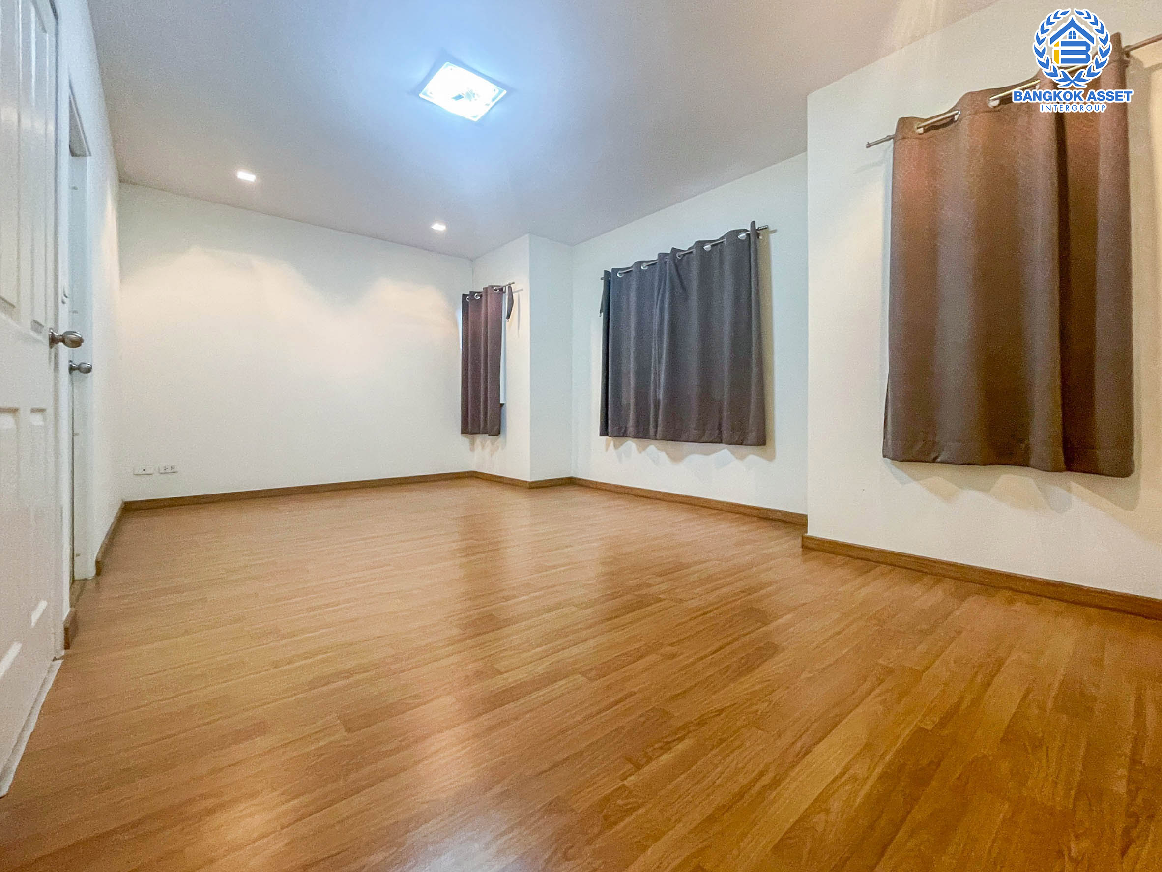 *****ทาวน์เฮ้าส์มือสองย่านนนทบุรีฯ ม.พฤกษาทาวน์ ราชพฤกษ์ เนื้อที่กว้างขวางมากถึง 21.40 ตร.ว.  ฟังก์ชัน 3 ห้องนอน 2 ห้องน้ำ ที่จอดรถ 2 คัน บนทำเลแห่งการเดินทาง ใกล้รถไฟฟ้าสายสีม่วง "สถานีไทรม้า" และจุดขึ้น-ลงทางด่วน "ศรีรัช"