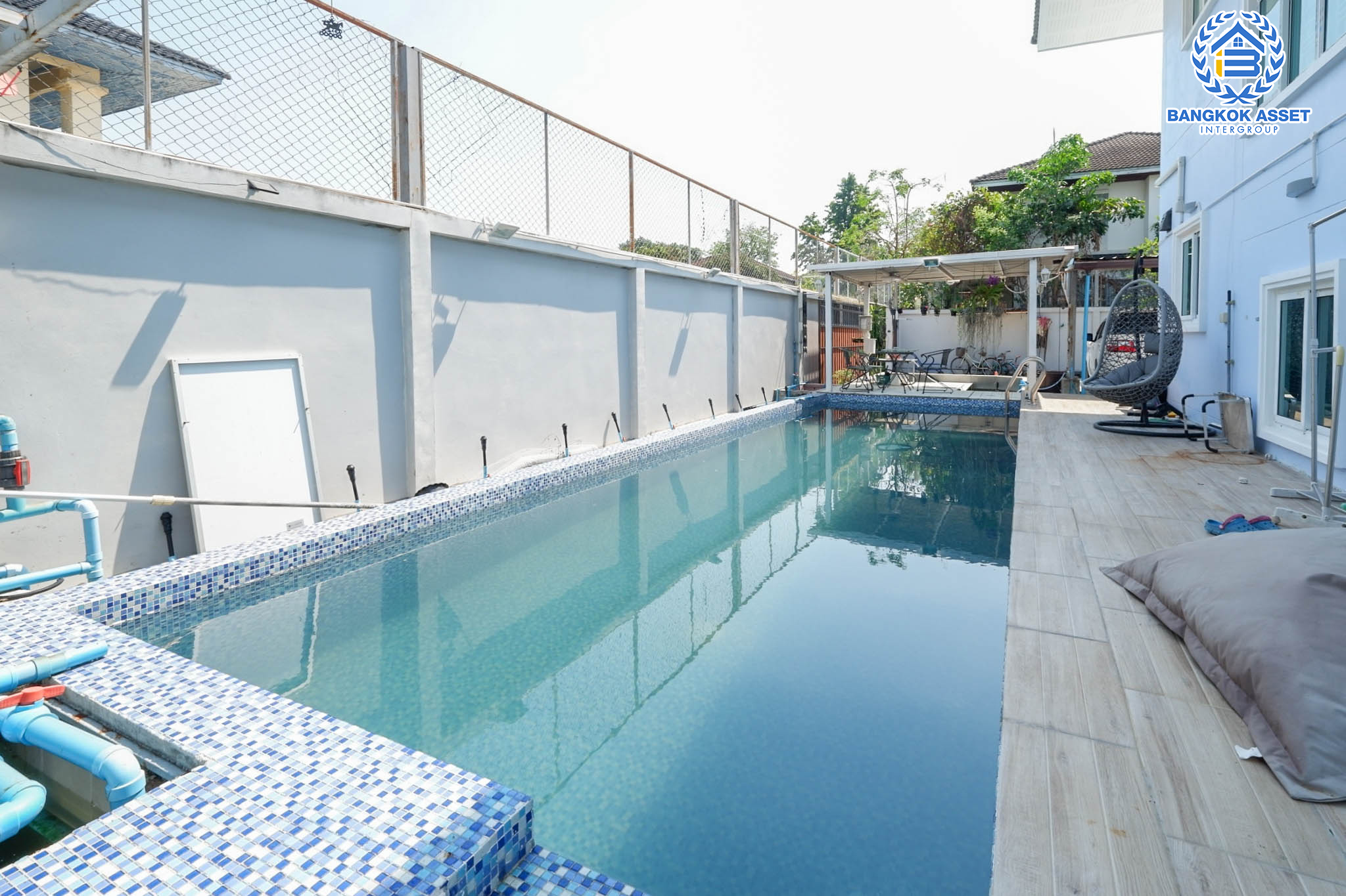 *****บ้านเดี่ยวมือสองย่านกรุงเทพฯ ม.เอเวอร์กรีน ซิตี้ กาญจนาภิเษก เนื้อที่กว้างขวางมากถึง 150 ตร.ว. ฟังก์ชัน 4 ห้องนอน 5 ห้องน้ำ ที่จอดรถ 4 คัน บ้านริมคลอง เนื้อที่รอบบ้านกว้าง ฟรีเฟอร์นิเจอร์รวมมูลค่ากว่า 2 ล้านบาท บนทำเลใกล้รถไฟฟ้าสายสีน้ำเงิน "สถานีหลักสอง" และทางด่วน "ศรีรัช-วงแหวน"