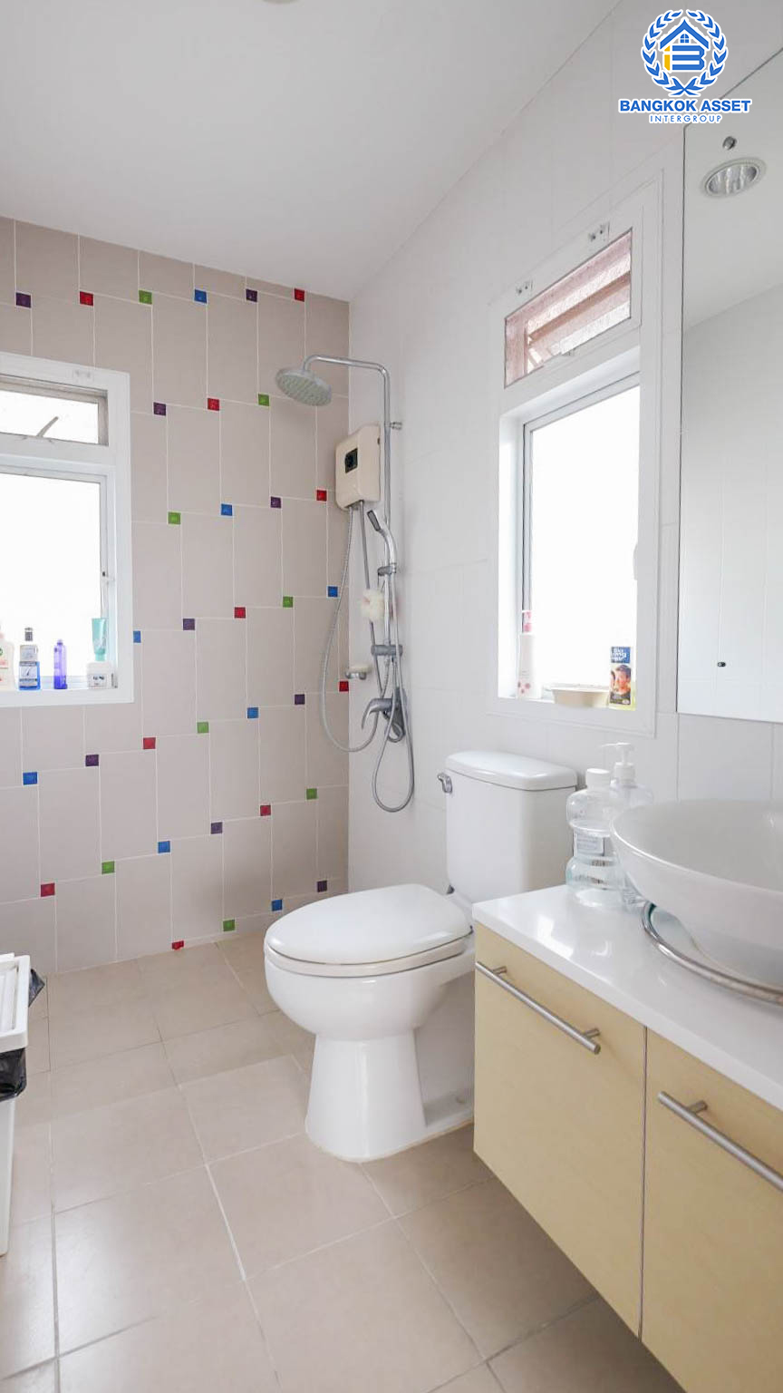 *****บ้านเดี่ยวมือสองย่านนนทบุรีฯ ม.บางกอกบูเลอวาร์ด สาทร-ปิ่นเกล้า เนื้อที่กว้างขวางมากถึง 72.5 ตร.ว.  คุณภาพแบรนด์ AC ASSET ฟังก์ชัน 4 ห้องนอน 4 ห้องน้ำ ที่จอดรถ 3 คัน บ้านหลังใหญ่ บนทำเลแห่งการเดินทาง ใกล้จุดขึ้นลงทางด่วน "ตลิ่งชัน"