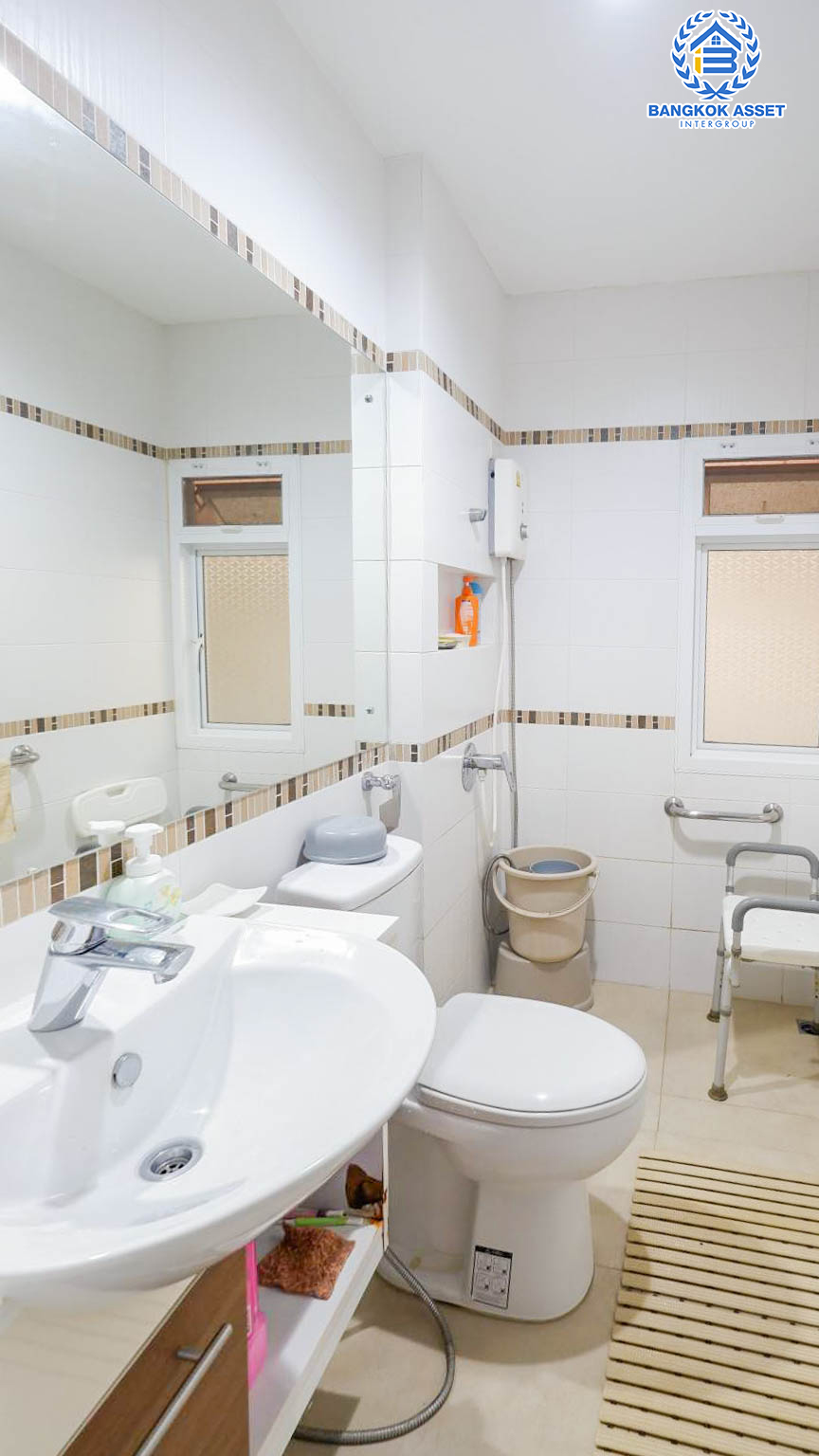 *****บ้านเดี่ยวมือสองย่านนนทบุรีฯ ม.บางกอกบูเลอวาร์ด สาทร-ปิ่นเกล้า เนื้อที่กว้างขวางมากถึง 72.5 ตร.ว.  คุณภาพแบรนด์ AC ASSET ฟังก์ชัน 4 ห้องนอน 4 ห้องน้ำ ที่จอดรถ 3 คัน บ้านหลังใหญ่ บนทำเลแห่งการเดินทาง ใกล้จุดขึ้นลงทางด่วน "ตลิ่งชัน"