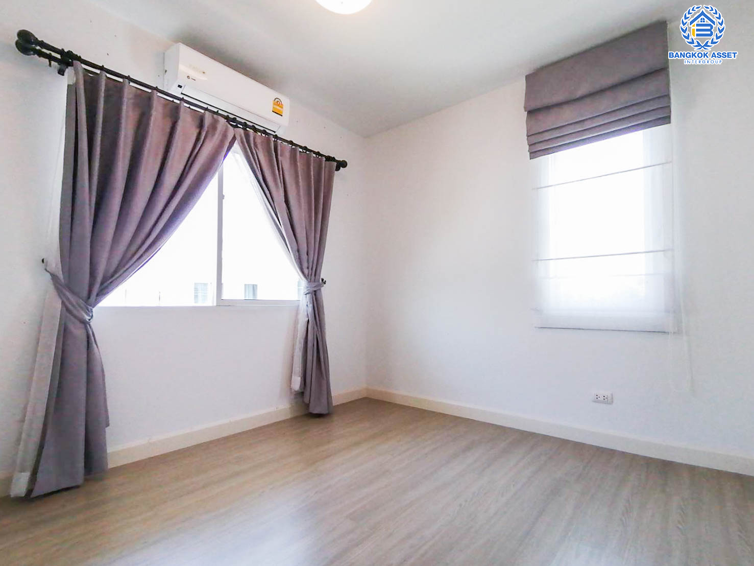 *****บ้านเดี่ยวมือสองย่านกรุงเทพฯ ม.คณาสิริ ปิ่นเกล้า-กาญจนาภิเษก จากแบรนด์คุณภาพแสนศิริ เนื้อที่กว้างขวางมากถึง 50 ตร.ว.  ฟังก์ชัน 3 ห้องนอน 2 ห้องน้ำ ที่จอดรถ 1 คัน บนทำเล ใกล้รถไฟฟ้าสายสีม่วง "สถานีตลาดบางใหญ่" และทางด่วน "ศรีรัช-วงแหวนรอบนอกฯ"