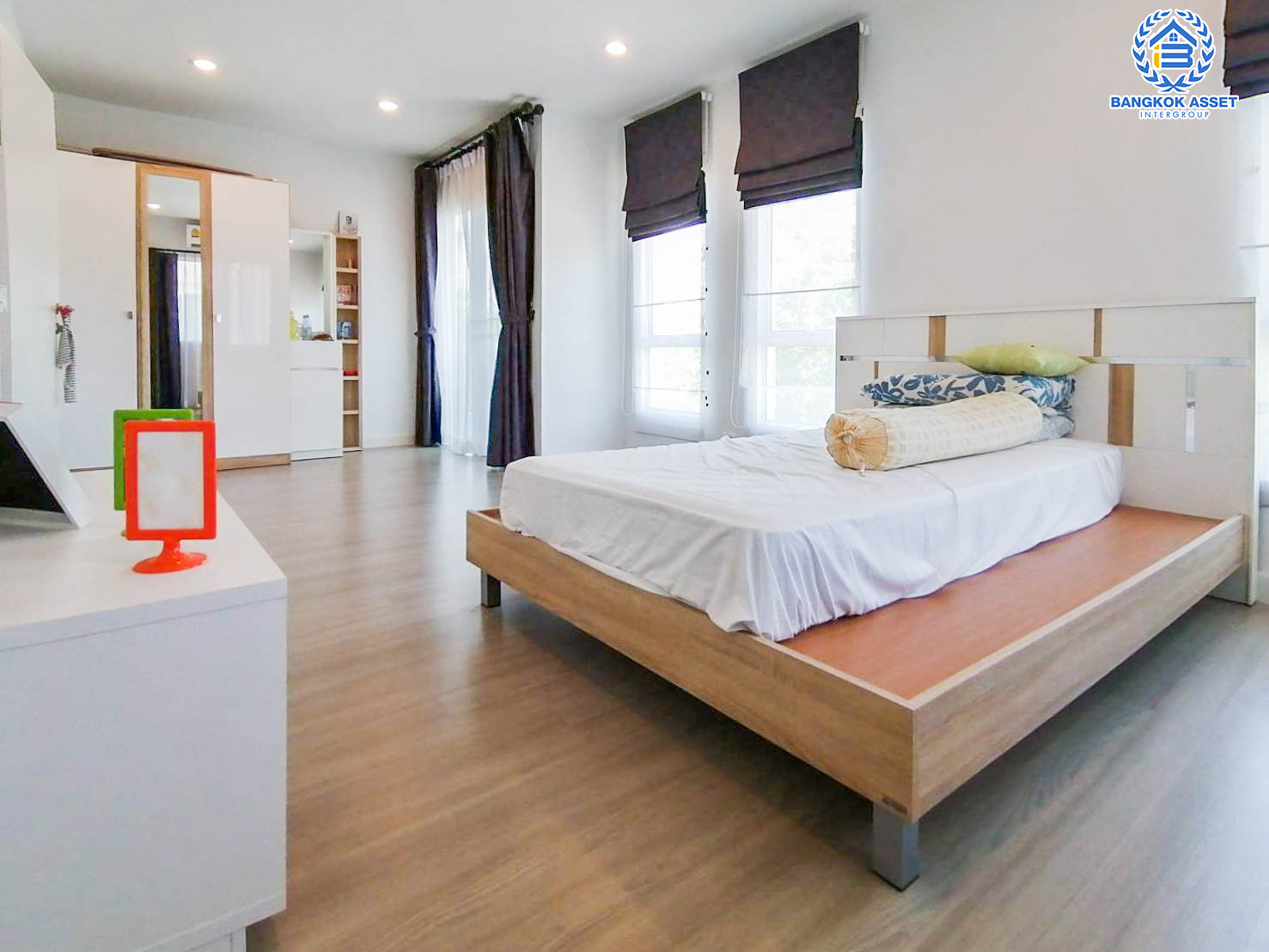 *****บ้านเดี่ยวมือสองย่านกรุงเทพฯ ม.คณาสิริ ปิ่นเกล้า-กาญจนาภิเษก จากแบรนด์คุณภาพแสนศิริ เนื้อที่กว้างขวางมากถึง 50 ตร.ว.  ฟังก์ชัน 3 ห้องนอน 2 ห้องน้ำ ที่จอดรถ 1 คัน บนทำเล ใกล้รถไฟฟ้าสายสีม่วง "สถานีตลาดบางใหญ่" และทางด่วน "ศรีรัช-วงแหวนรอบนอกฯ"