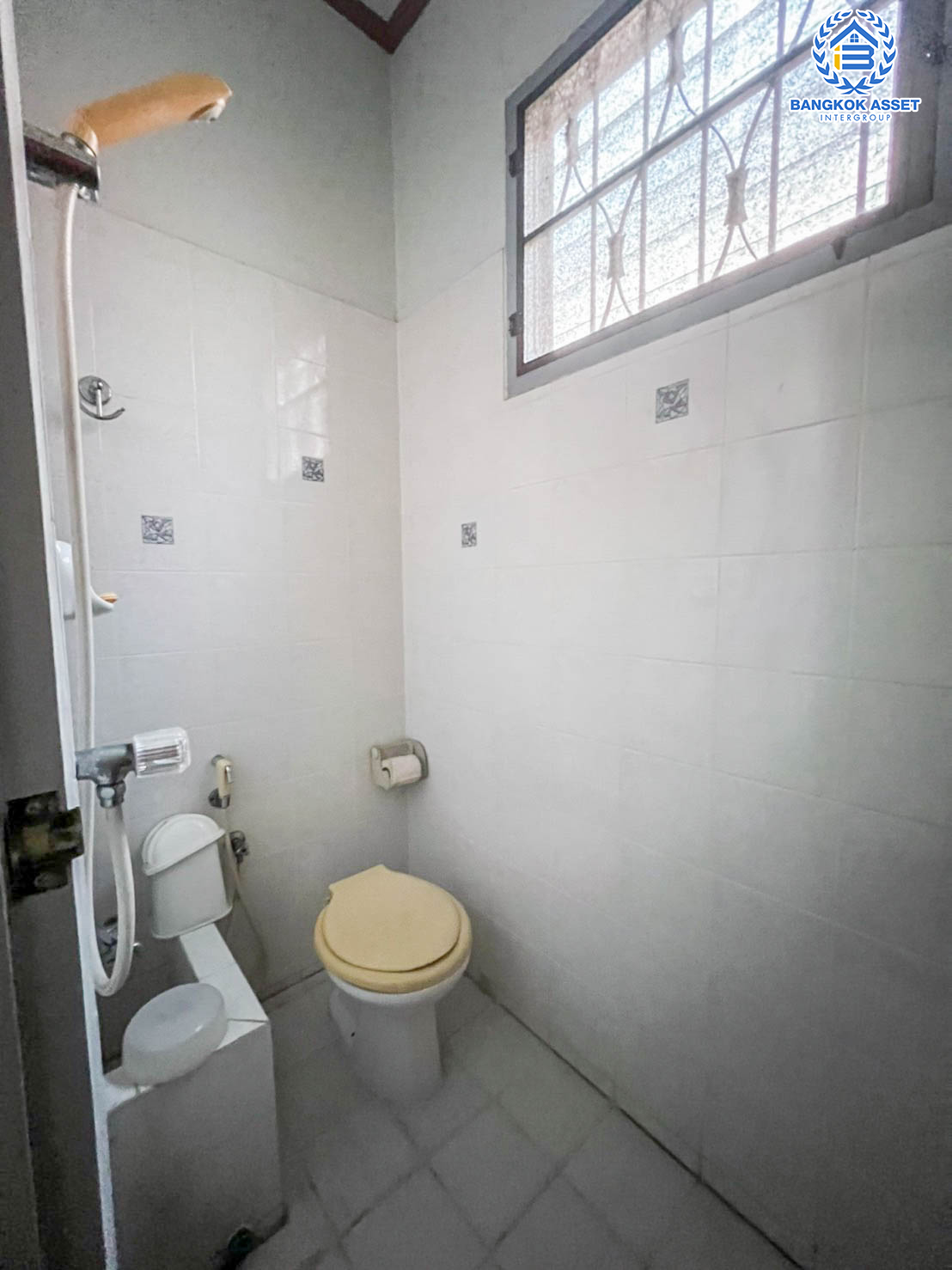 *****บ้านเดี่ยวมือสองย่านนนทบุรีฯ ม.เพอร์เฟคเพลส ไทรม้า เนื้อที่กว้างขวางมากถึง 60 ตร.ว. ฟังก์ชัน 3 ห้องนอน 4 ห้องน้ำ ที่จอดรถ 1 คัน บ้านสวยพร้อมเข้าอยู่ บนทำเลแห่งการเดินทาง ใกล้รถไฟฟ้าสายสีม่วง "สถานีบางรักน้อยท่าอิฐ" และทางด่วน "งามวงศ์วาน"