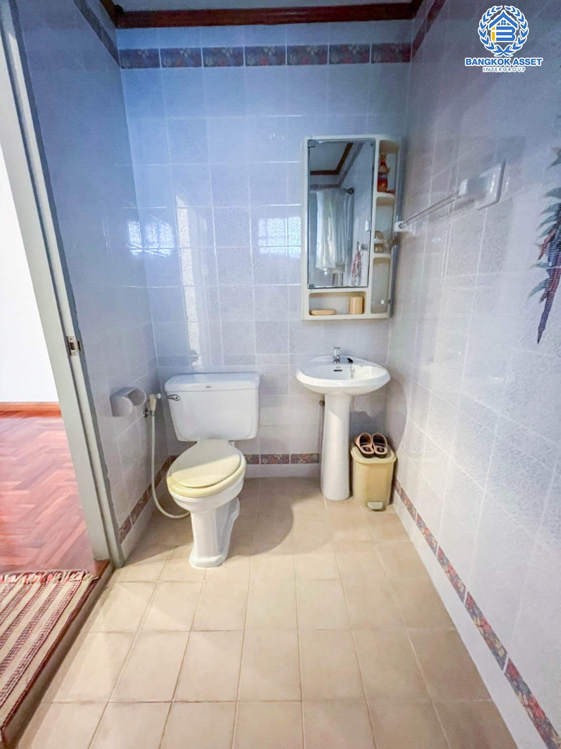 *****บ้านเดี่ยวมือสองย่านนนทบุรีฯ ม.เพอร์เฟคเพลส ไทรม้า เนื้อที่กว้างขวางมากถึง 60 ตร.ว. ฟังก์ชัน 3 ห้องนอน 4 ห้องน้ำ ที่จอดรถ 1 คัน บ้านสวยพร้อมเข้าอยู่ บนทำเลแห่งการเดินทาง ใกล้รถไฟฟ้าสายสีม่วง "สถานีบางรักน้อยท่าอิฐ" และทางด่วน "งามวงศ์วาน"