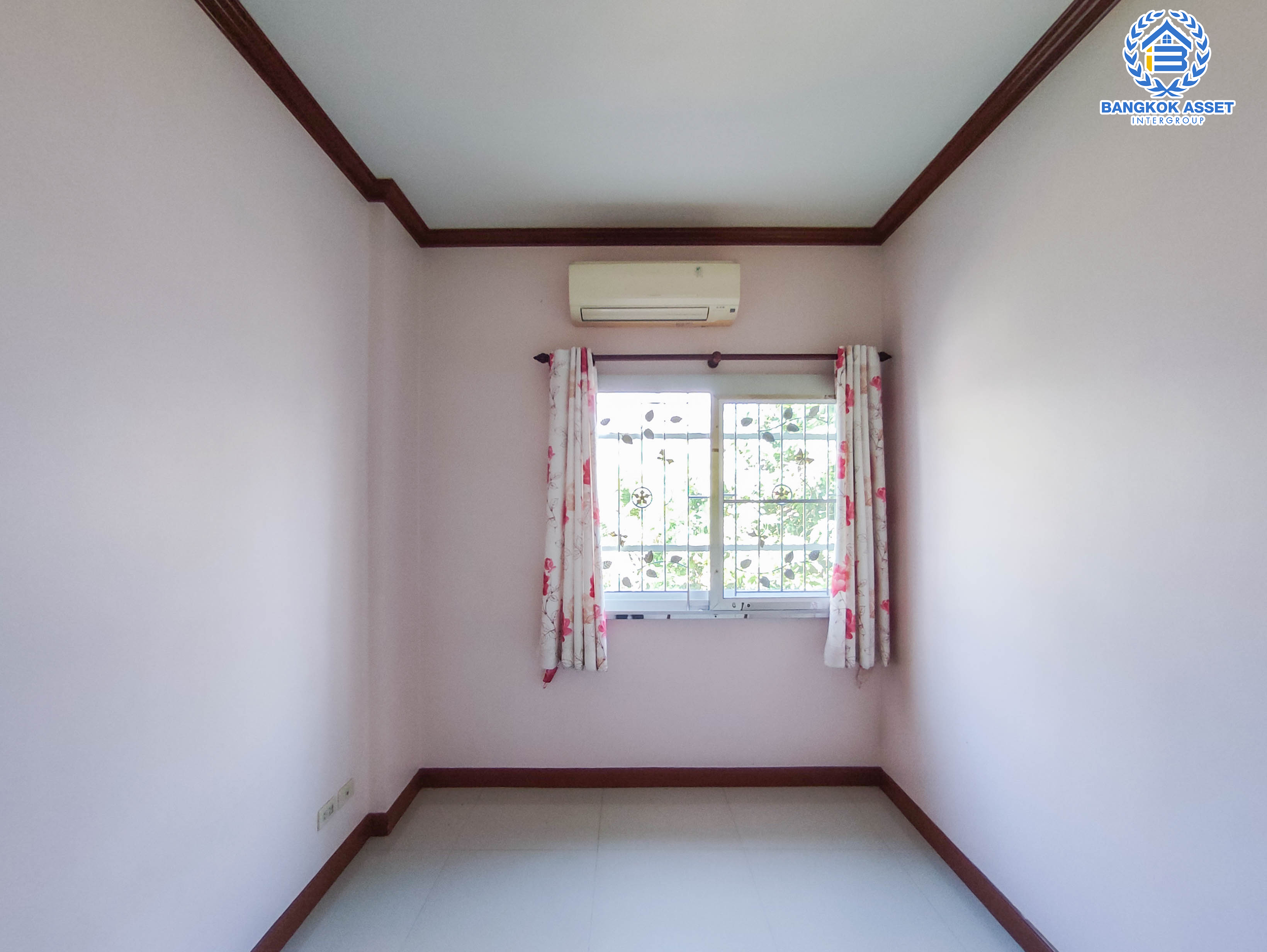 *****ทาวน์เฮ้าส์มือสองย่านกรุงเทพฯ ม.ภูมิชนก เพชรเกษม67 บ้านตกแต่งพร้อมอยู่ เนื้อที่กว้างขวางมากถึง 21.5 ตร.ว.  ฟังก์ชัน 3 ห้องนอน 2 ห้องน้ำ ที่จอดรถ 1 คัน บนทำเลแห่งการเดินทาง ใกล้รถไฟฟ้าสายสีน้ำเงิน "สถานีหลักสอง"