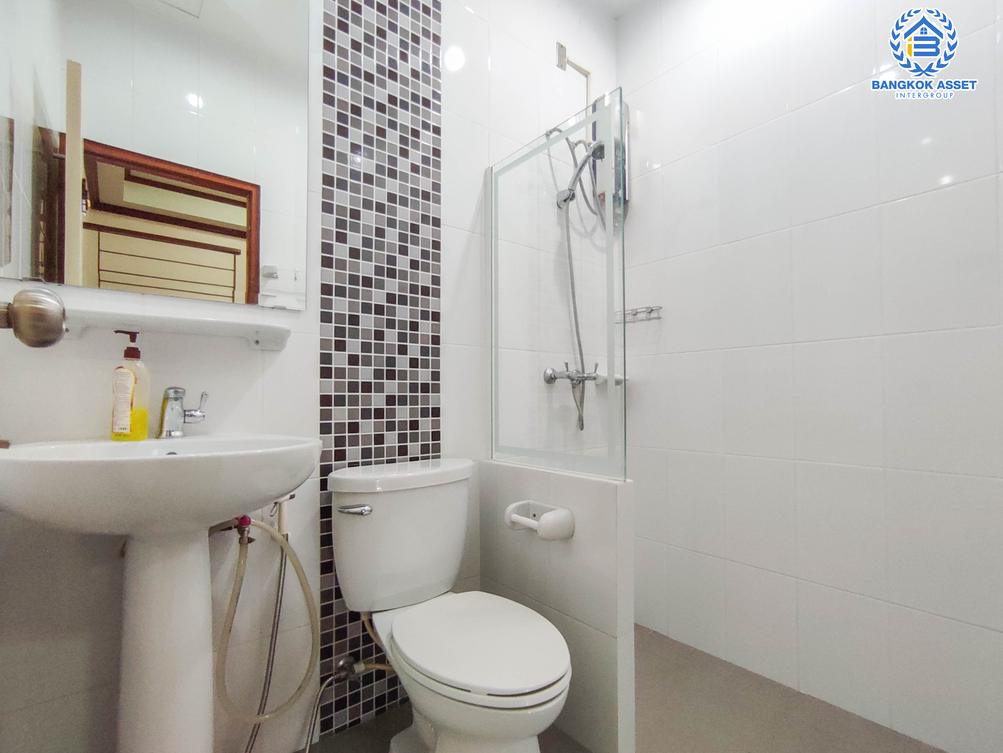 *****ทาวน์เฮ้าส์มือสองย่านกรุงเทพฯ ม.ภูมิชนก เพชรเกษม67 บ้านตกแต่งพร้อมอยู่ เนื้อที่กว้างขวางมากถึง 21.5 ตร.ว.  ฟังก์ชัน 3 ห้องนอน 2 ห้องน้ำ ที่จอดรถ 1 คัน บนทำเลแห่งการเดินทาง ใกล้รถไฟฟ้าสายสีน้ำเงิน "สถานีหลักสอง"