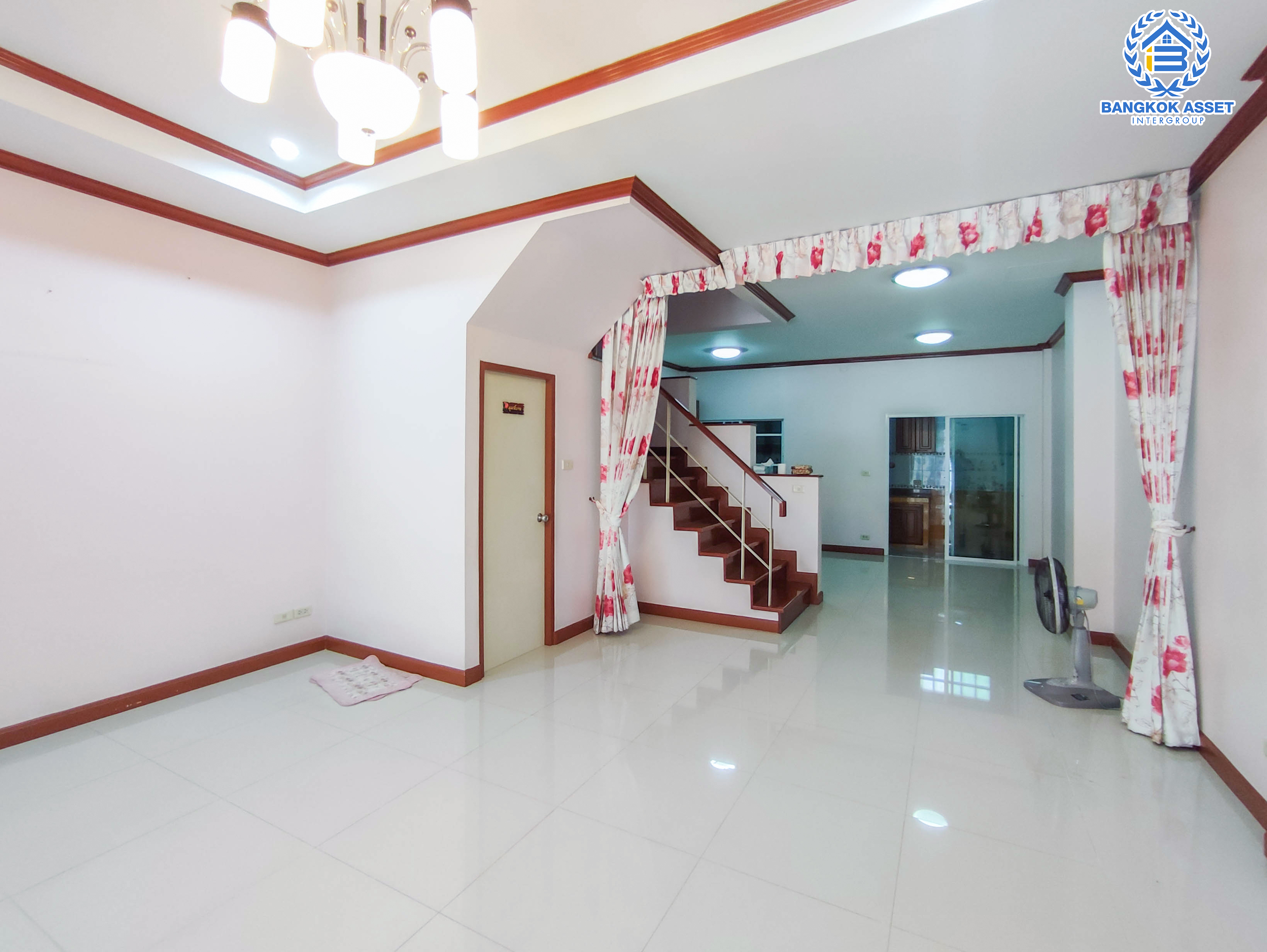 *****ทาวน์เฮ้าส์มือสองย่านกรุงเทพฯ ม.ภูมิชนก เพชรเกษม67 บ้านตกแต่งพร้อมอยู่ เนื้อที่กว้างขวางมากถึง 21.5 ตร.ว.  ฟังก์ชัน 3 ห้องนอน 2 ห้องน้ำ ที่จอดรถ 1 คัน บนทำเลแห่งการเดินทาง ใกล้รถไฟฟ้าสายสีน้ำเงิน "สถานีหลักสอง"