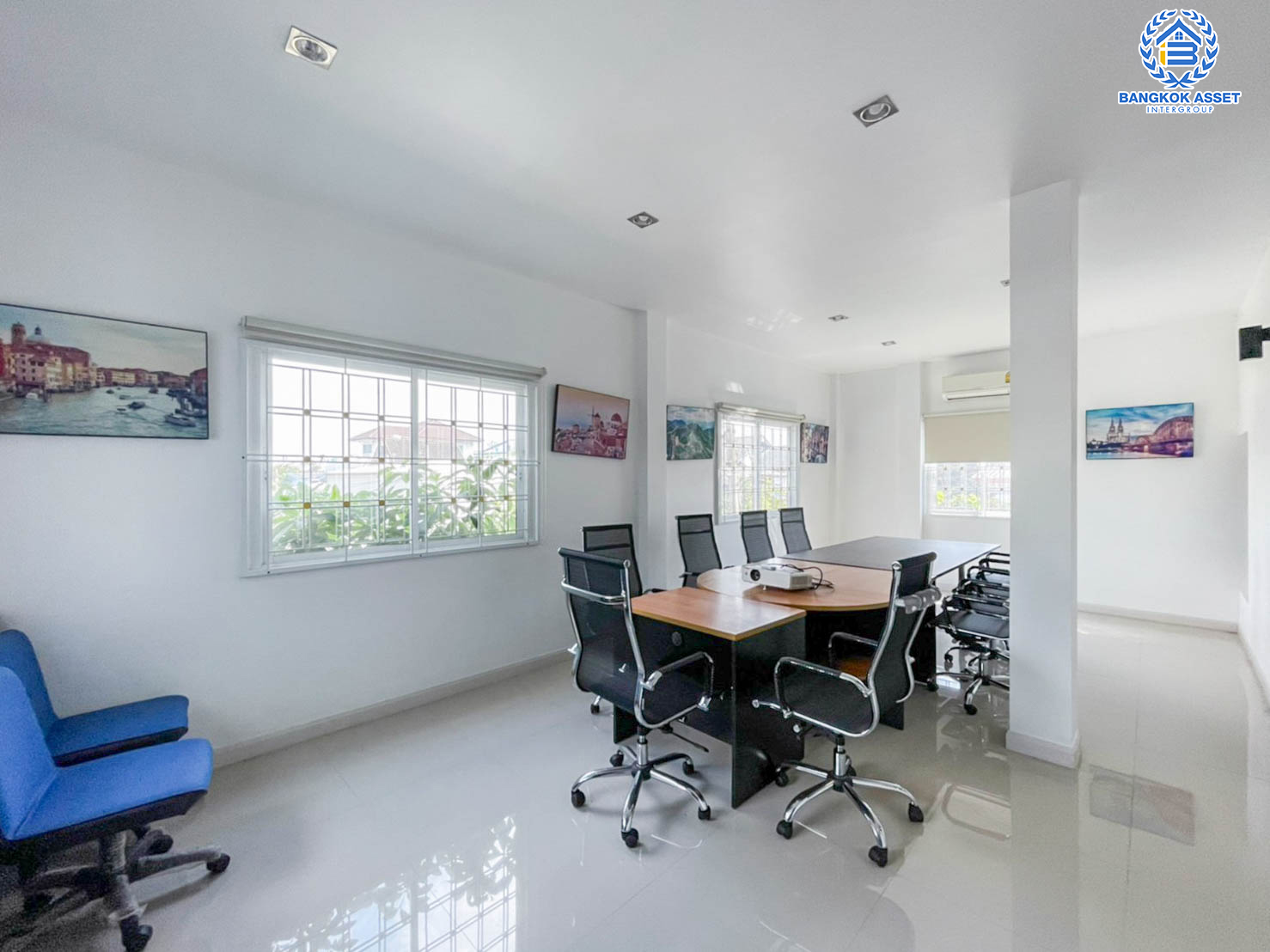 *****บ้านเดี่ยวมือสองย่านกรุงเทพฯ ม.ฟีลทาวน์ ลาดพร้าว35 หลังมุม! เนื้อที่กว้างขวางถึง 51.4 ตร.ว. ฟังก์ชันจัดเต็มถึง 5 ห้องนอน 3 ห้องน้ำ 2 ที่จอดรถ บ้านสวย บรรยากาศเป็นส่วนตัว บนทำเลเดินทางสะดวก เพียง 12 นาทีก็ถึงรถไฟฟ้าสายสีน้ำเงิน "สถานีลาดพร้าว"