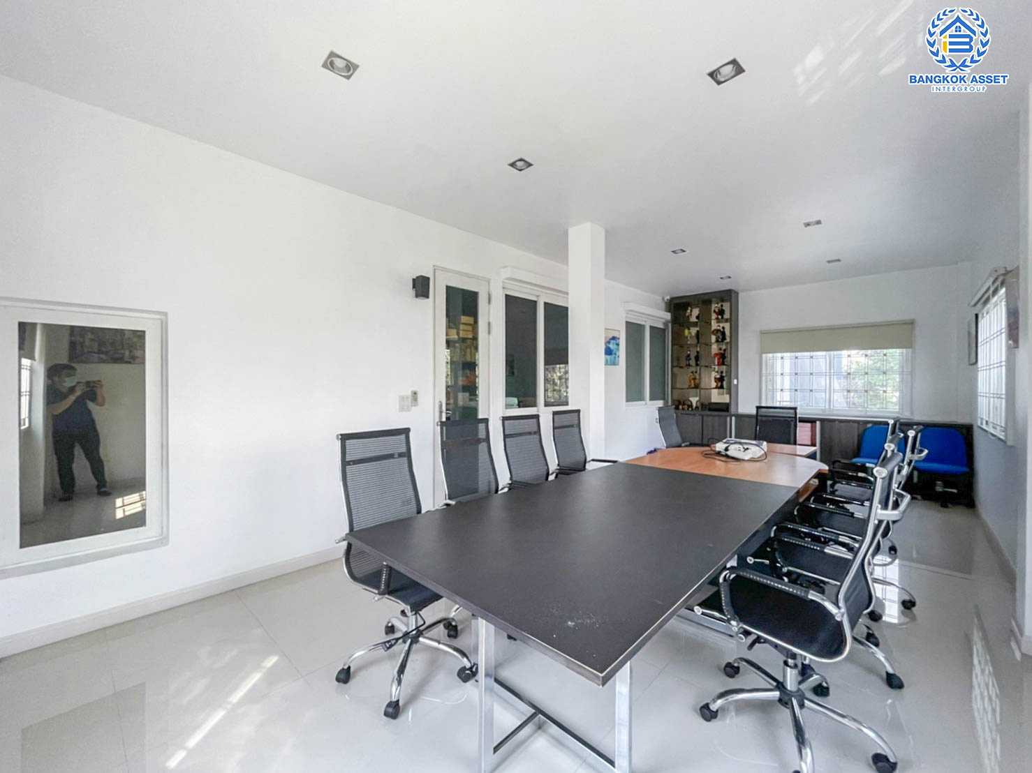 *****บ้านเดี่ยวมือสองย่านกรุงเทพฯ ม.ฟีลทาวน์ ลาดพร้าว35 หลังมุม! เนื้อที่กว้างขวางถึง 51.4 ตร.ว. ฟังก์ชันจัดเต็มถึง 5 ห้องนอน 3 ห้องน้ำ 2 ที่จอดรถ บ้านสวย บรรยากาศเป็นส่วนตัว บนทำเลเดินทางสะดวก เพียง 12 นาทีก็ถึงรถไฟฟ้าสายสีน้ำเงิน "สถานีลาดพร้าว"