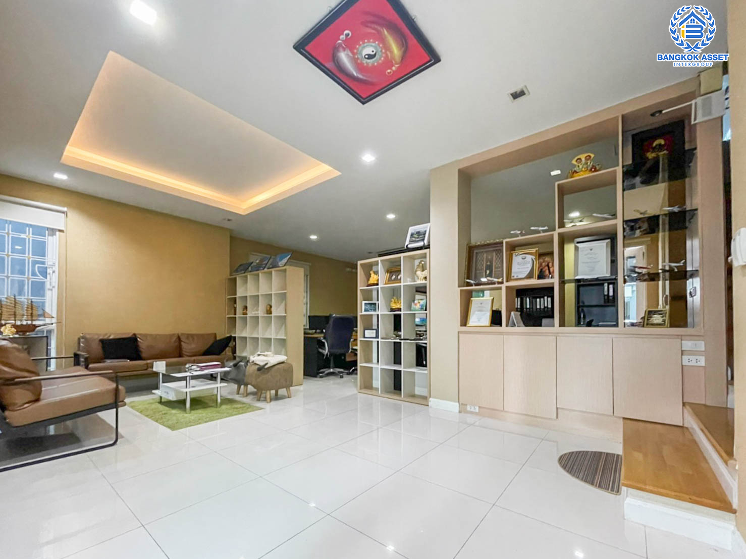 *****บ้านเดี่ยวมือสองย่านกรุงเทพฯ ม.ฟีลทาวน์ ลาดพร้าว35 หลังมุม! เนื้อที่กว้างขวางถึง 51.4 ตร.ว. ฟังก์ชันจัดเต็มถึง 5 ห้องนอน 3 ห้องน้ำ 2 ที่จอดรถ บ้านสวย บรรยากาศเป็นส่วนตัว บนทำเลเดินทางสะดวก เพียง 12 นาทีก็ถึงรถไฟฟ้าสายสีน้ำเงิน "สถานีลาดพร้าว"