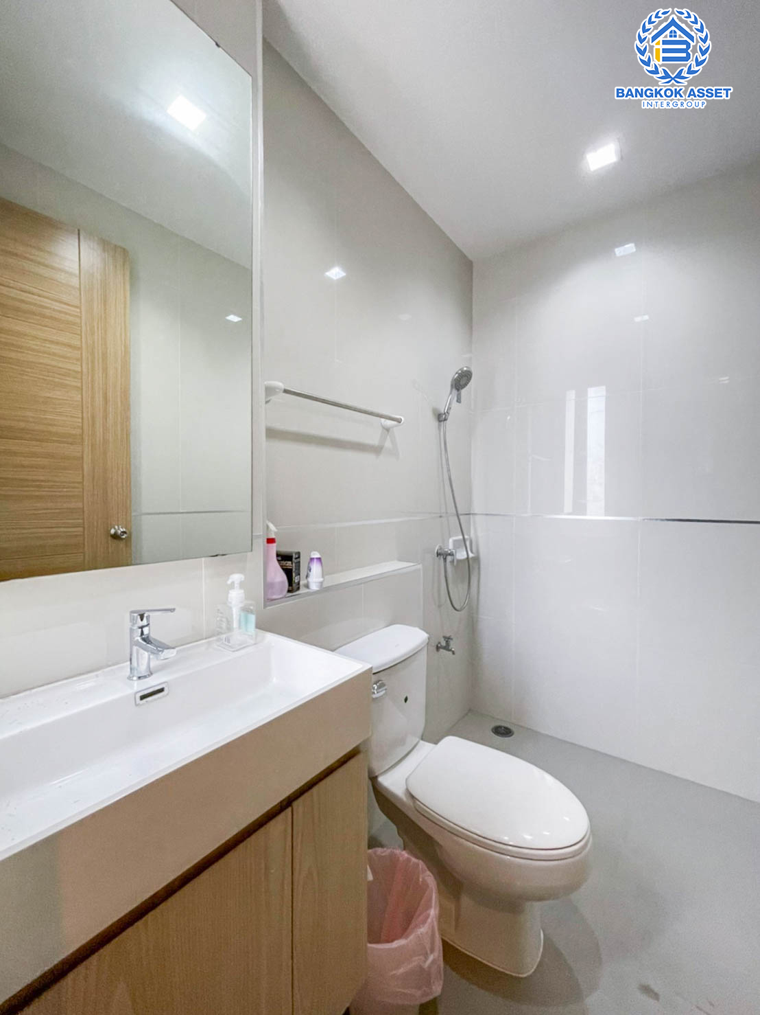 *****บ้านเดี่ยวมือสองย่านกรุงเทพฯ ม.ฟีลทาวน์ ลาดพร้าว35 หลังมุม! เนื้อที่กว้างขวางถึง 51.4 ตร.ว. ฟังก์ชันจัดเต็มถึง 5 ห้องนอน 3 ห้องน้ำ 2 ที่จอดรถ บ้านสวย บรรยากาศเป็นส่วนตัว บนทำเลเดินทางสะดวก เพียง 12 นาทีก็ถึงรถไฟฟ้าสายสีน้ำเงิน "สถานีลาดพร้าว"