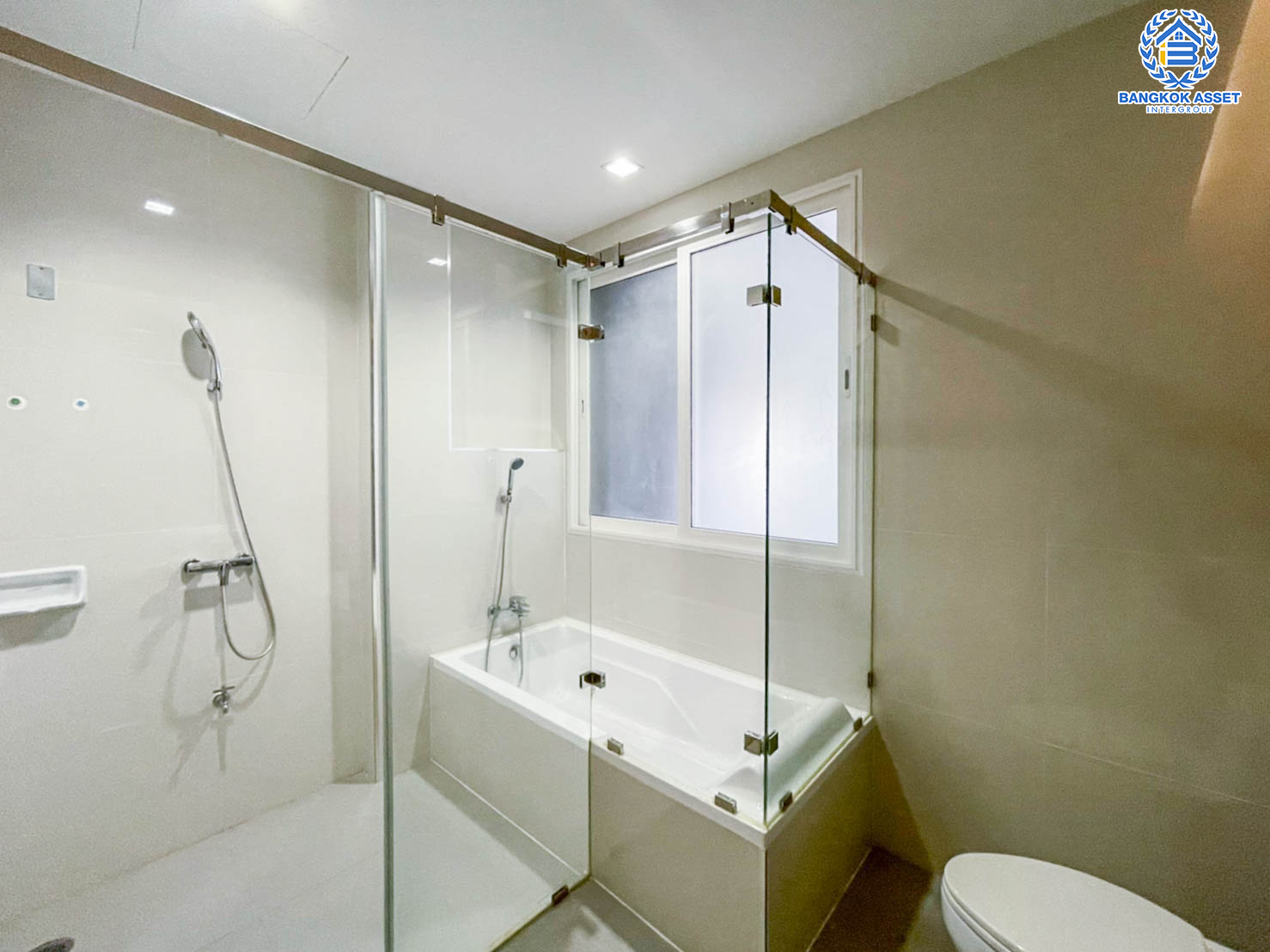 *****บ้านเดี่ยวมือสองย่านกรุงเทพฯ ม.ฟีลทาวน์ ลาดพร้าว35 หลังมุม! เนื้อที่กว้างขวางถึง 51.4 ตร.ว. ฟังก์ชันจัดเต็มถึง 5 ห้องนอน 3 ห้องน้ำ 2 ที่จอดรถ บ้านสวย บรรยากาศเป็นส่วนตัว บนทำเลเดินทางสะดวก เพียง 12 นาทีก็ถึงรถไฟฟ้าสายสีน้ำเงิน "สถานีลาดพร้าว"