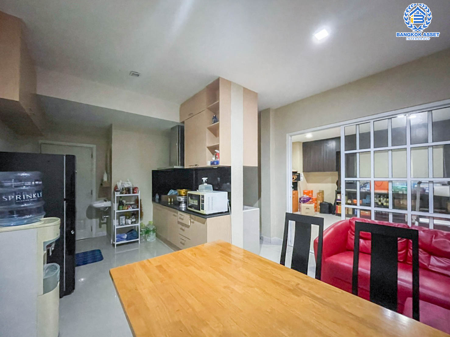 *****บ้านเดี่ยวมือสองย่านกรุงเทพฯ ม.ฟีลทาวน์ ลาดพร้าว35 หลังมุม! เนื้อที่กว้างขวางถึง 51.4 ตร.ว. ฟังก์ชันจัดเต็มถึง 5 ห้องนอน 3 ห้องน้ำ 2 ที่จอดรถ บ้านสวย บรรยากาศเป็นส่วนตัว บนทำเลเดินทางสะดวก เพียง 12 นาทีก็ถึงรถไฟฟ้าสายสีน้ำเงิน "สถานีลาดพร้าว"