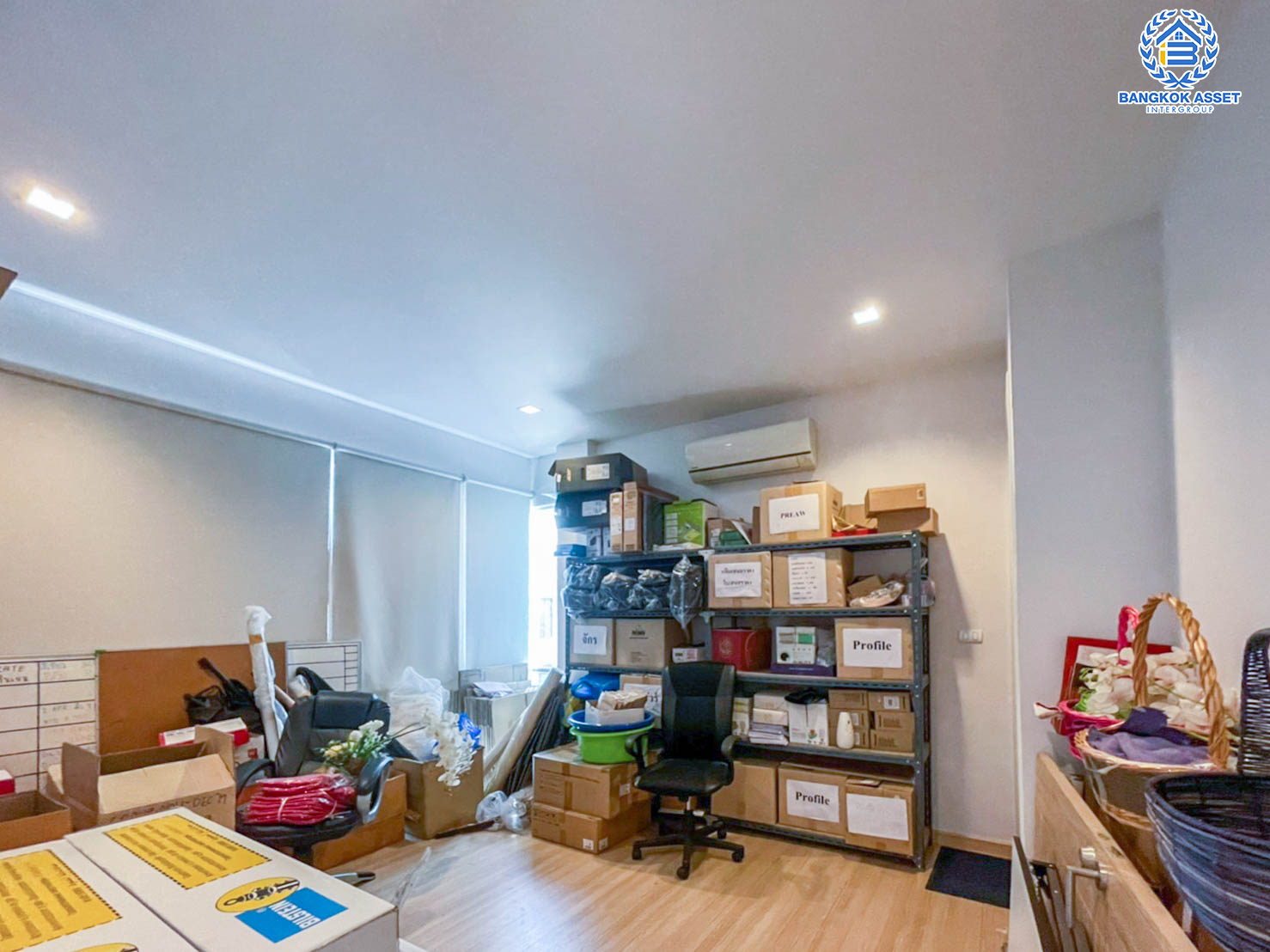 *****บ้านเดี่ยวมือสองย่านกรุงเทพฯ ม.ฟีลทาวน์ ลาดพร้าว35 หลังมุม! เนื้อที่กว้างขวางถึง 51.4 ตร.ว. ฟังก์ชันจัดเต็มถึง 5 ห้องนอน 3 ห้องน้ำ 2 ที่จอดรถ บ้านสวย บรรยากาศเป็นส่วนตัว บนทำเลเดินทางสะดวก เพียง 12 นาทีก็ถึงรถไฟฟ้าสายสีน้ำเงิน "สถานีลาดพร้าว"