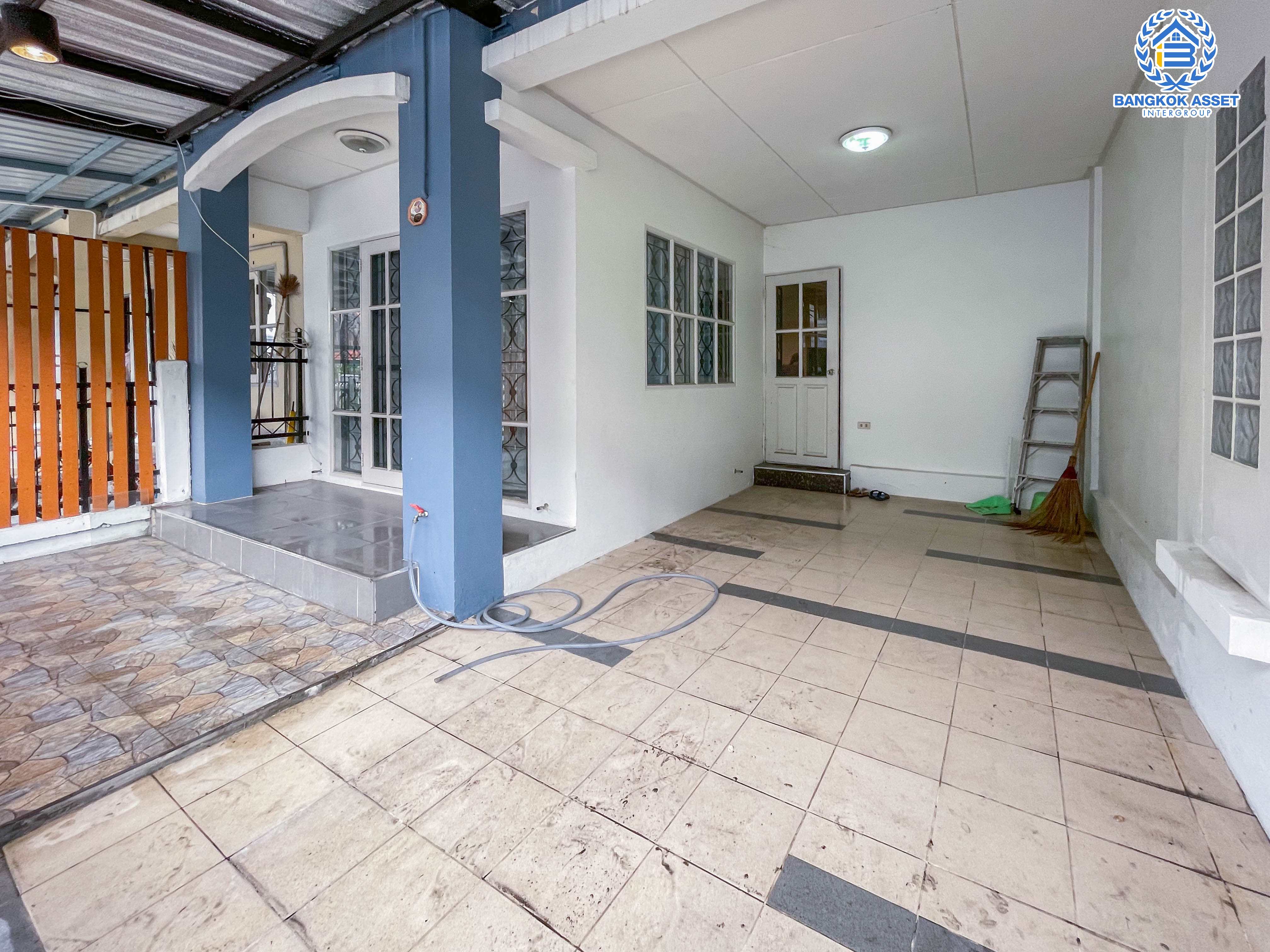 *****ทาวน์เฮ้าส์มือสองย่านนนทบุรี ม.บุศรินทร์ วงแหวน (บ้านกล้วย-ไทรน้อย) เนื้อที่มากถึง 21 ตร.ว. ฟังก์ชัน 3 ห้องนอน 2 ห้องน้ำ 1 ที่จอดรถ บ้านรีโนเวทใหม่ สภาพดี ทำเลเชื่อมต่อถ.กาญจนาภิเษก ใกล้เซ็นทรัลเวสต์เกต และรถไฟฟ้าสายสีม่วง "สถานีคลองบางไผ่" ราคาถูก!