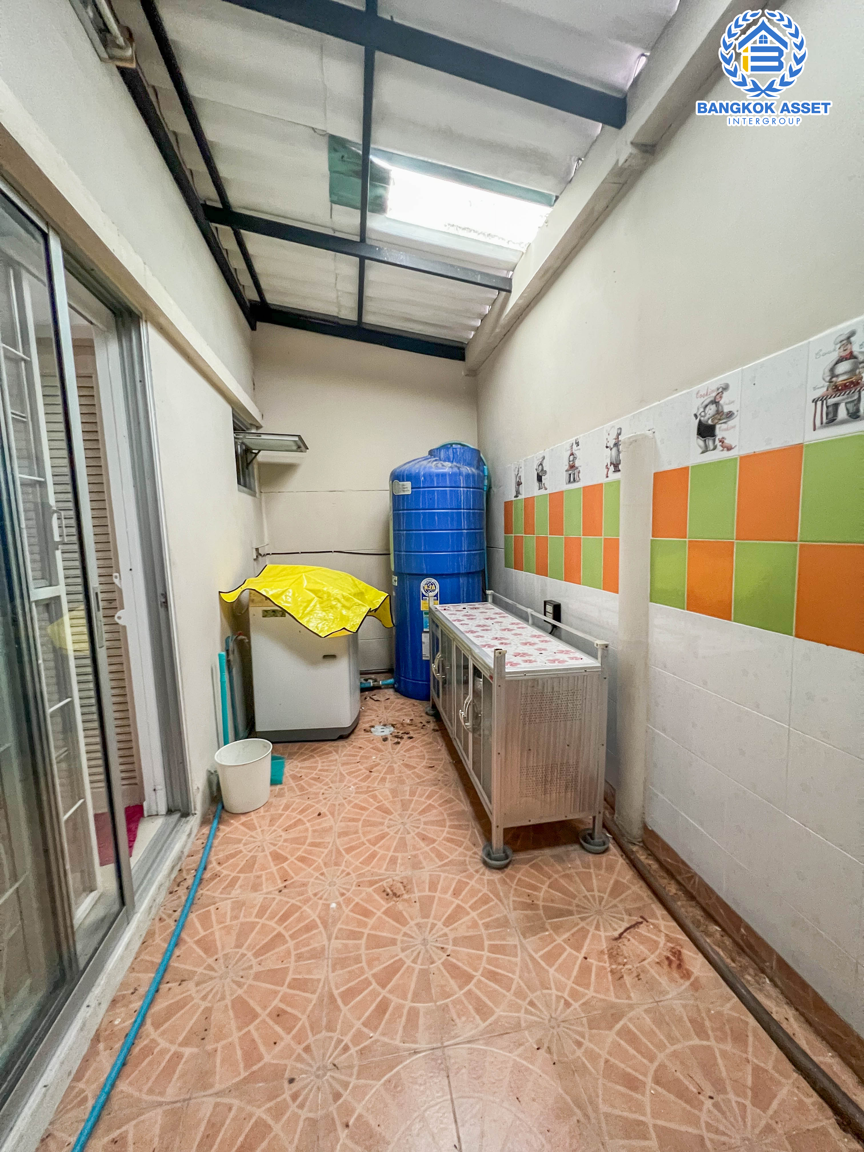 ทาวน์เฮ้าส์มือสองย่านกรุงเทพฯ ม.จามจุรีพาร์ค สุขาภิบาล5 เนื้อที่กว้างขวางถึง 20 ตร.ว. ฟังก์ชัน 3 ห้องนอน 2 ห้องน้ำ 2 ที่จอดรถ บ้านสภาพดี พร้อมอยู่ บนทำเลเดินทางสะดวก เพียง 15 นาทีก็ถึงรถไฟฟ้าสายสีเขียว "สถานีสายหยุด"