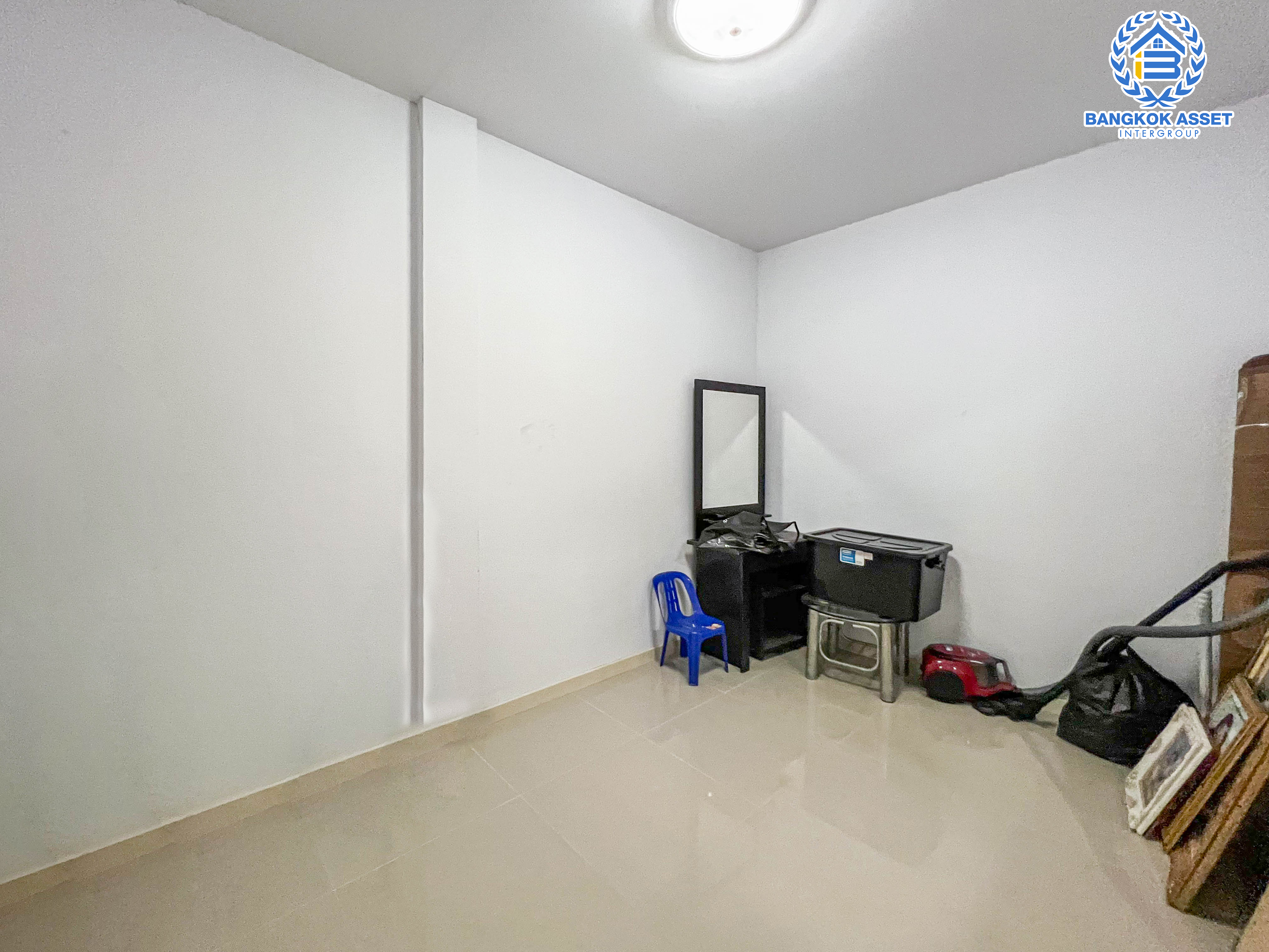 ทาวน์เฮ้าส์มือสองย่านกรุงเทพฯ ม.จามจุรีพาร์ค สุขาภิบาล5 เนื้อที่กว้างขวางถึง 20 ตร.ว. ฟังก์ชัน 3 ห้องนอน 2 ห้องน้ำ 2 ที่จอดรถ บ้านสภาพดี พร้อมอยู่ บนทำเลเดินทางสะดวก เพียง 15 นาทีก็ถึงรถไฟฟ้าสายสีเขียว "สถานีสายหยุด"