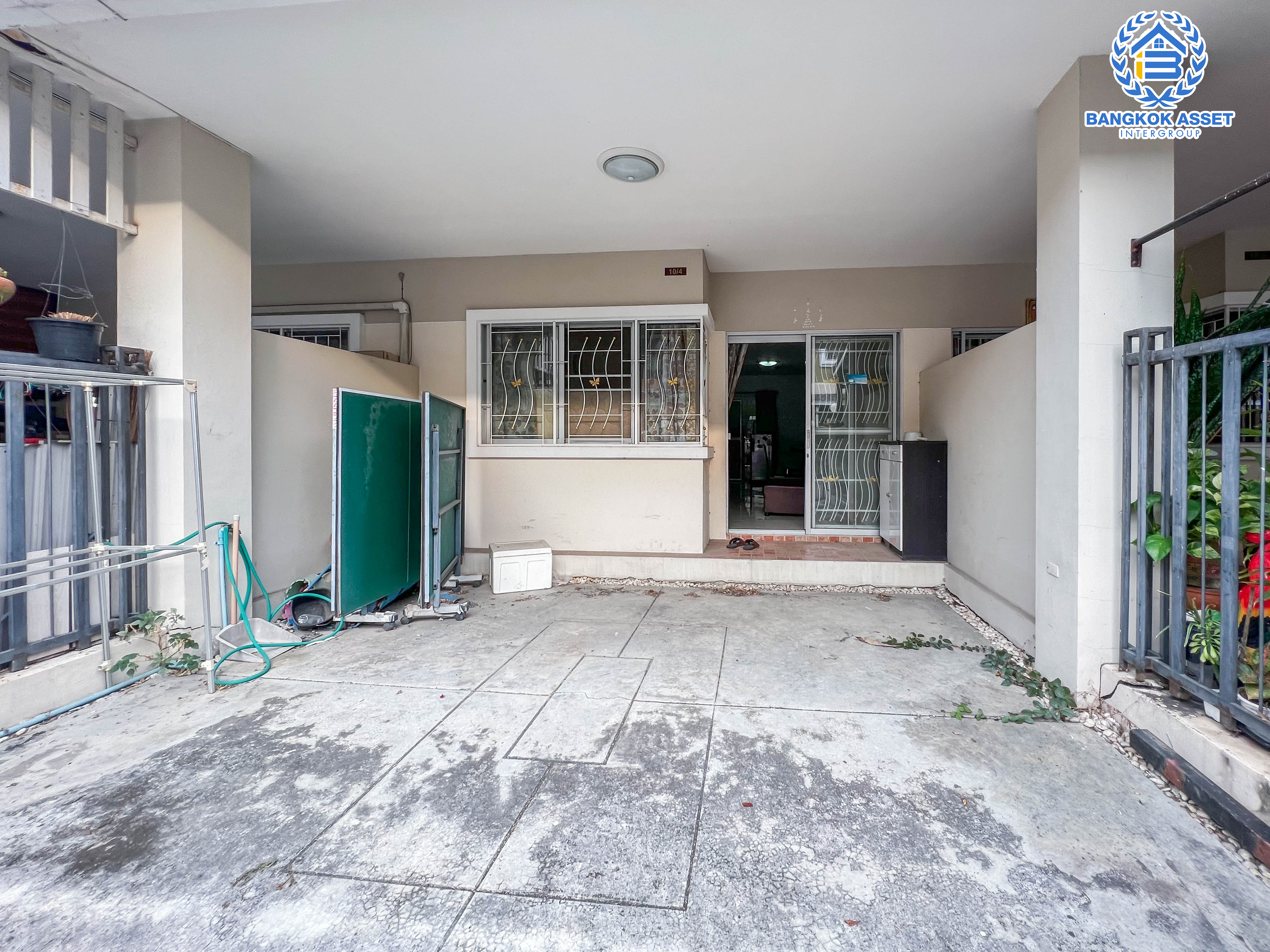 ทาวน์เฮ้าส์มือสองย่านกรุงเทพฯ ม.จามจุรีพาร์ค สุขาภิบาล5 เนื้อที่กว้างขวางถึง 20 ตร.ว. ฟังก์ชัน 3 ห้องนอน 2 ห้องน้ำ 2 ที่จอดรถ บ้านสภาพดี พร้อมอยู่ บนทำเลเดินทางสะดวก เพียง 15 นาทีก็ถึงรถไฟฟ้าสายสีเขียว "สถานีสายหยุด"