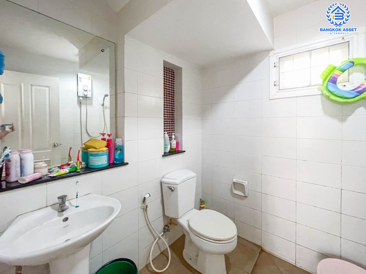 *****บ้านแฝดมือสองย่านนนทบุรีฯ ม.เพอร์เฟคเพลส รัตนาธิเบศร์ เนื้อที่กว้างขวางมากถึง 44.40 ตร.ว. จากแบรนด์ Perfect Property ฟังก์ชัน 3 ห้องนอน 2 ห้องน้ำ ที่จอดรถ 2 คัน แถมฟรี! เครื่องปรับอากาศ 2 เครื่อง พื้นที่ส่วนกลางครบ ตั้งอยู่บนทำเลแห่งการเดินทาง ใกล้รถไฟฟ้าสายสีม่วง "สถานีไทรม้า"