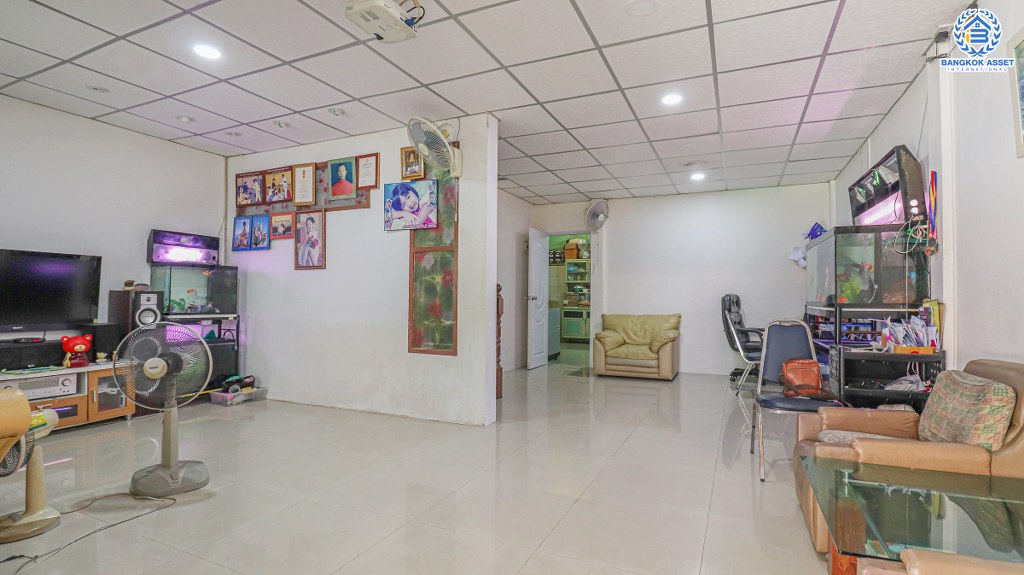 *****ทาวน์เฮ้าส์มือสองนนทบุรี ม.บัวทองธานีพาร์ควิลล์5 บางบัวทอง เนื้อที่ 21 ตร.ว. ต่อเติมเต็ม ฟังก์ชัน 4 ห้องนอน 2 ห้องนอน จอดรถได้ 1 คัน เข้า-ออกได้หลายเส้นทาง ถ.กาญจนาภิเษก, ถ.บางกรวย-ไทรน้อย, ถ.ราชพฤกษ์, ถ.ชัยพฤกษ์ ใกล้รถไฟฟ้าสายสีม่วง "สถานีบางพลู" และเซ็นทรัลเวสต์เกต